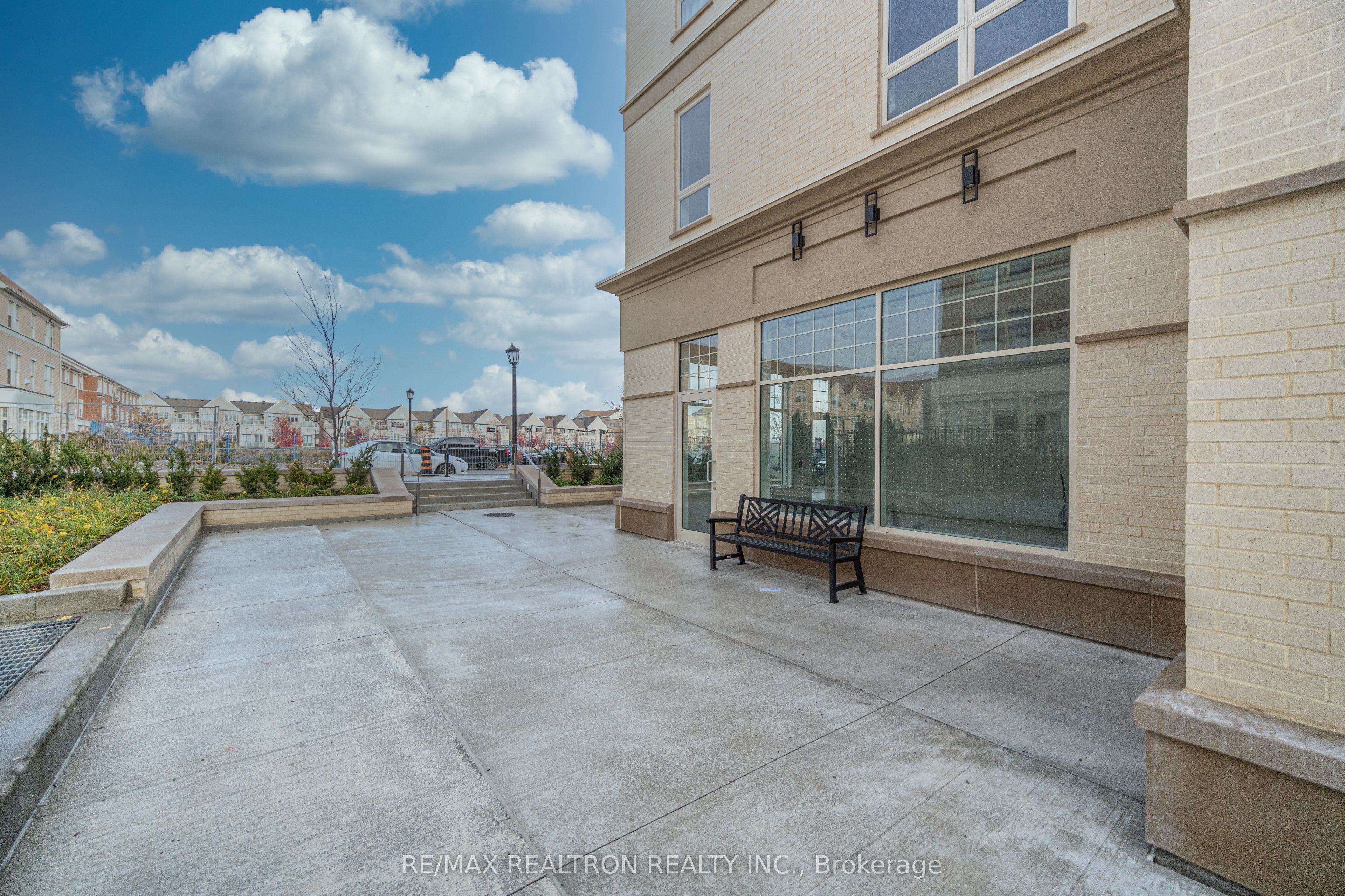 #unit #2 - 101 Cathedral High Street Property Photo 15