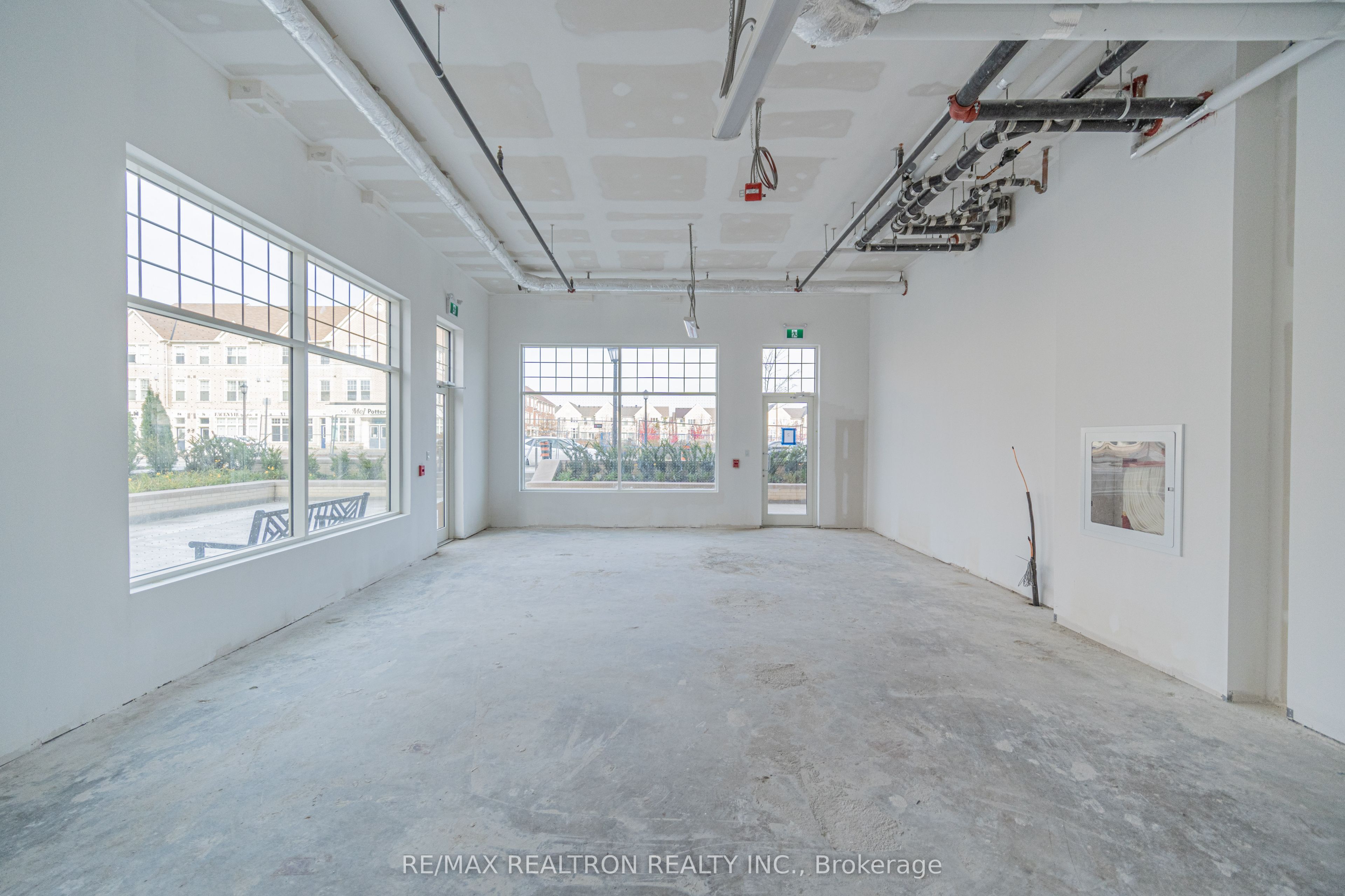 #unit #2 - 101 Cathedral High Street Property Photo 16