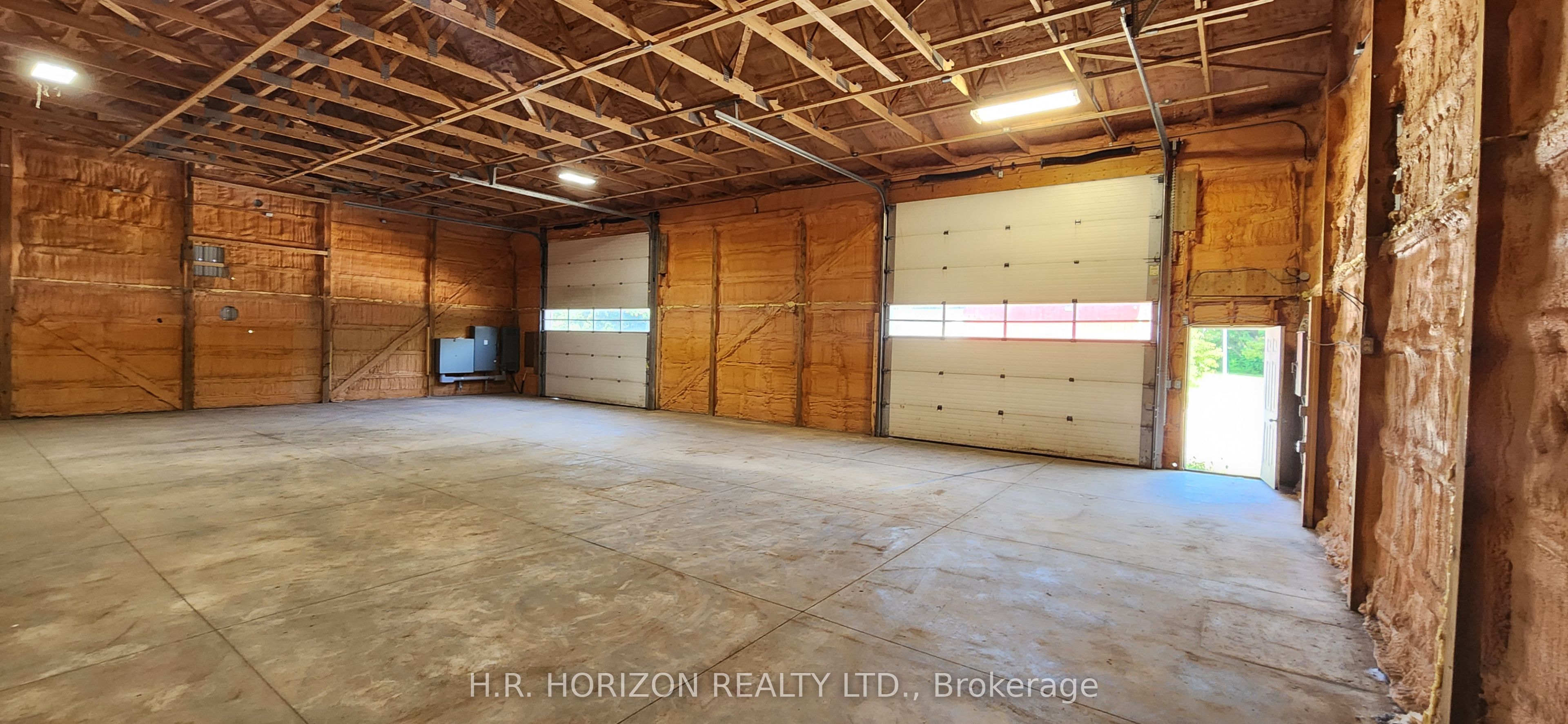 5809 5th Line Property Photo 2