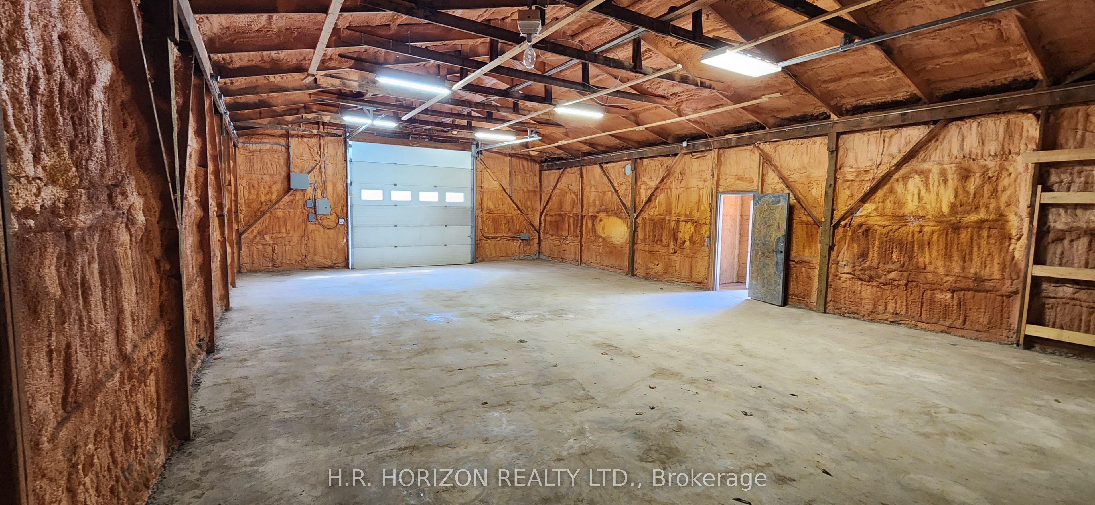 5809 5th Line Property Photo 5