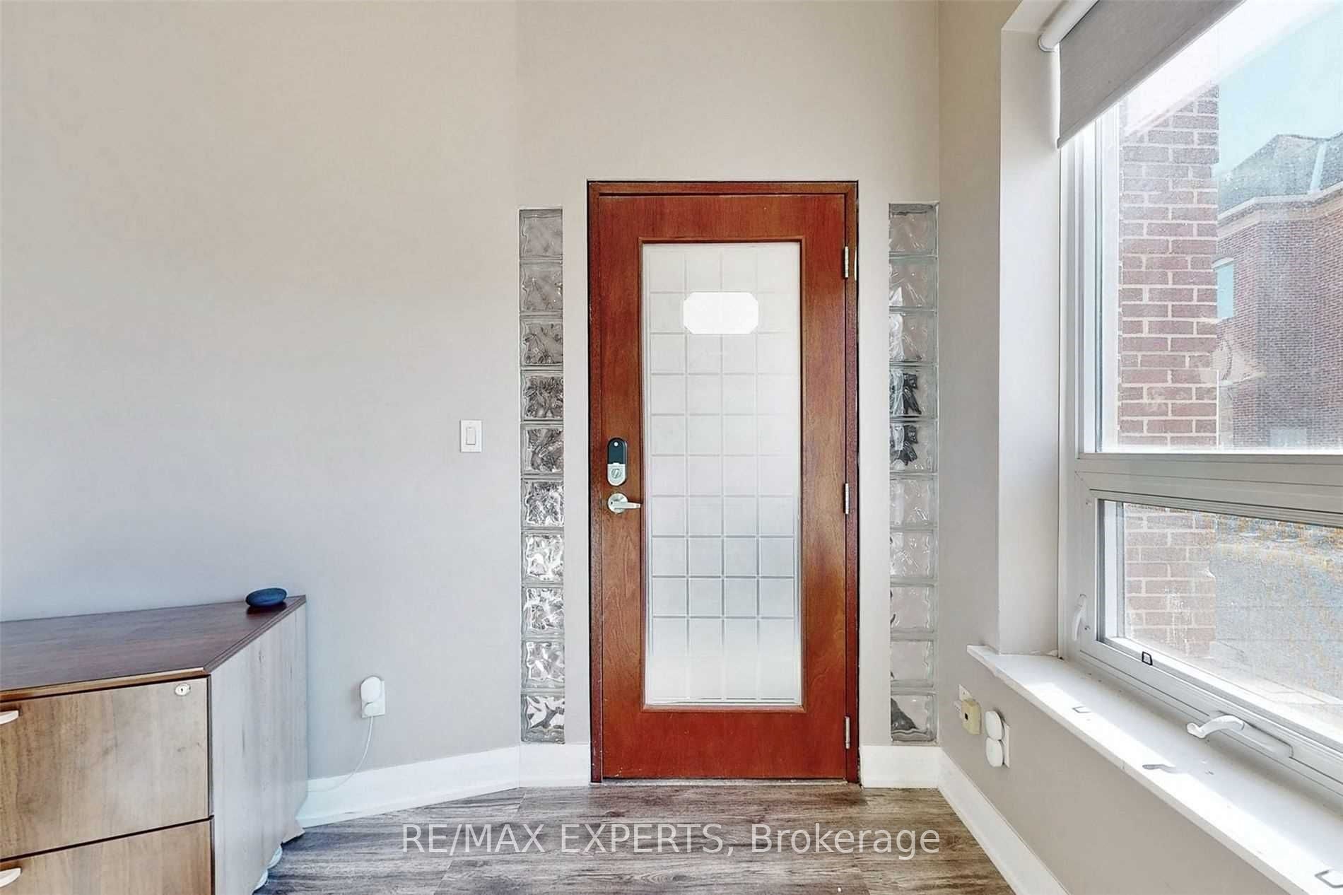 #18 (entire Property) - 30 Wertheim Court Property Photo 4