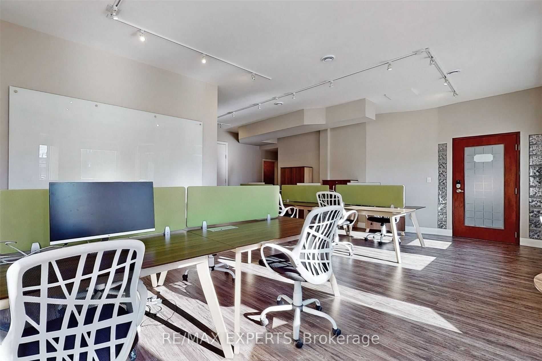 #18 (entire Property) - 30 Wertheim Court Property Photo 11