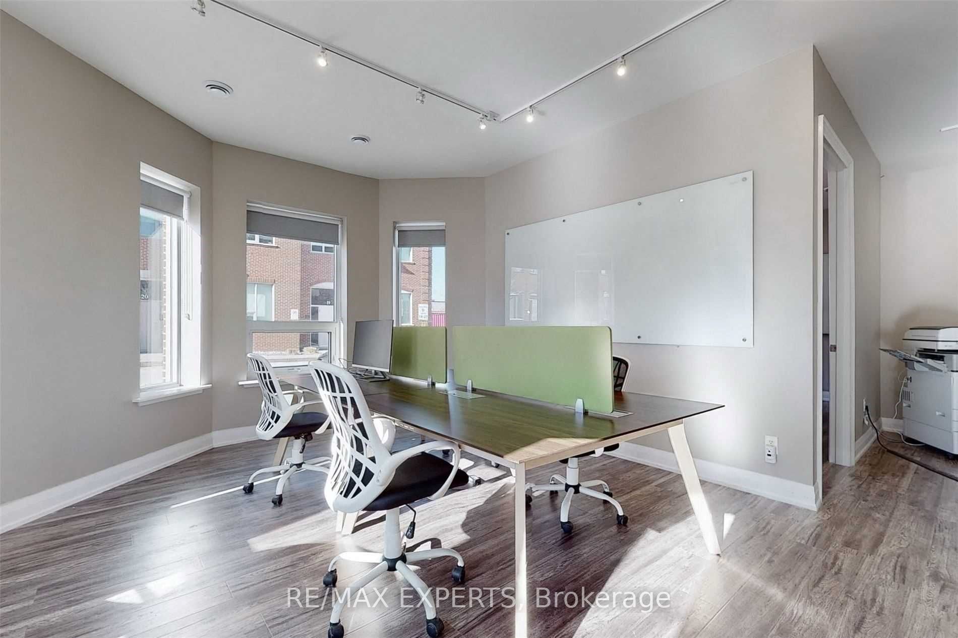 #18 (1st Floor) - 30 Wertheim Court Property Photo 10