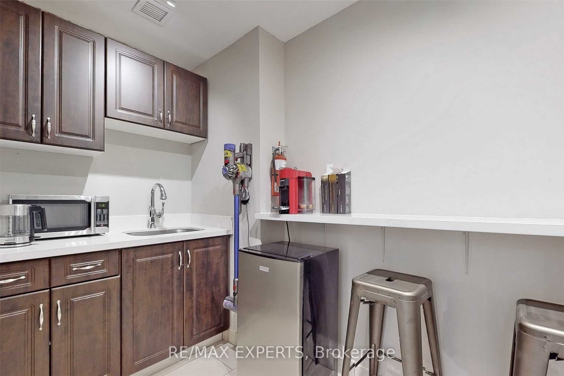 #18 (1st & 2nd Floor) - 30 Wertheim Court Property Photo 17