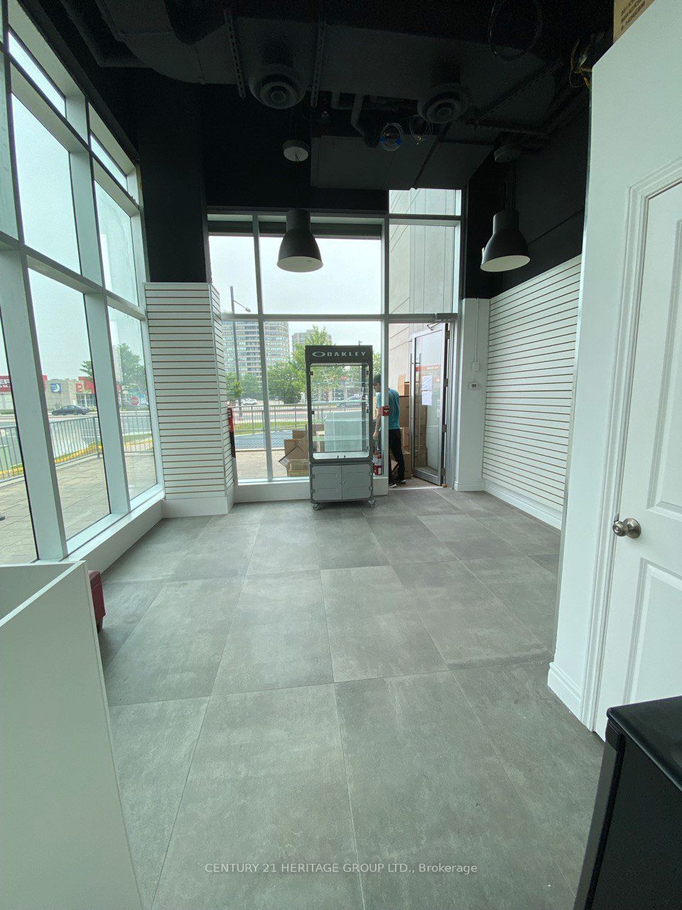9610 Yonge St Property Photo 2