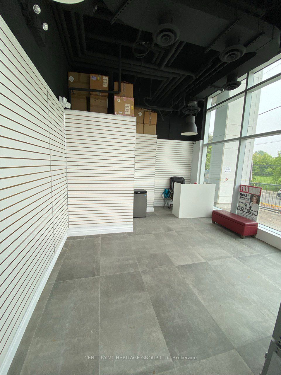 9610 Yonge St Property Photo 3