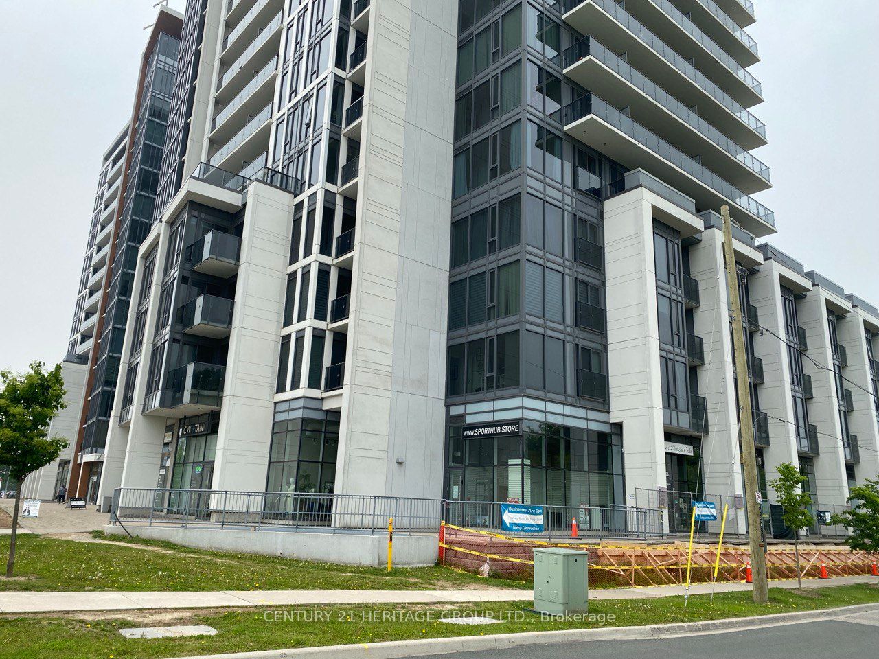 9610 Yonge St Property Photo 5