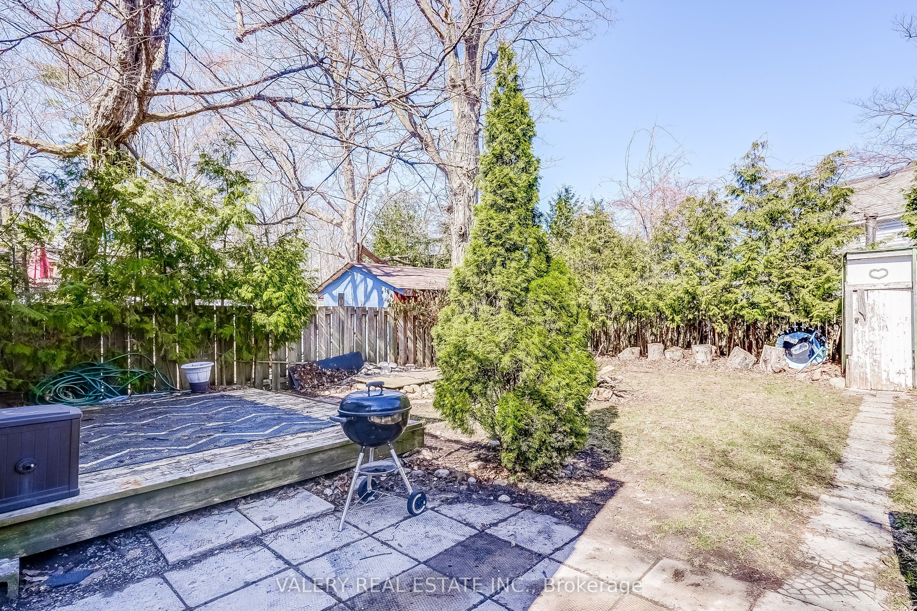 1004 Lake Drive E Property Photo 4