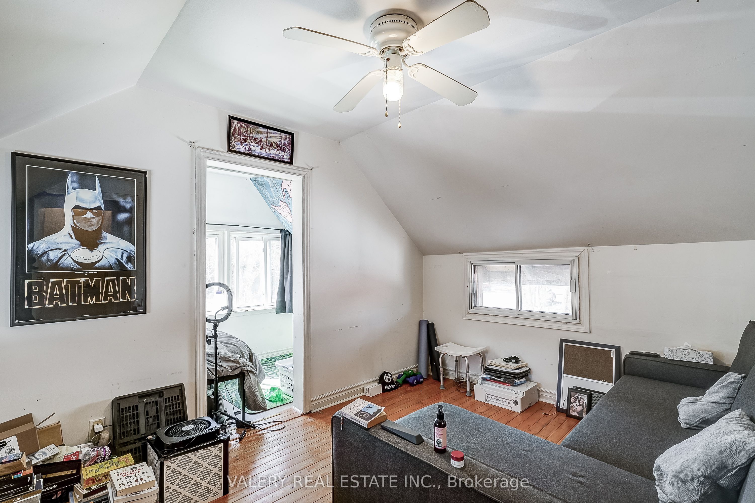 1004 Lake Drive E Property Photo 6