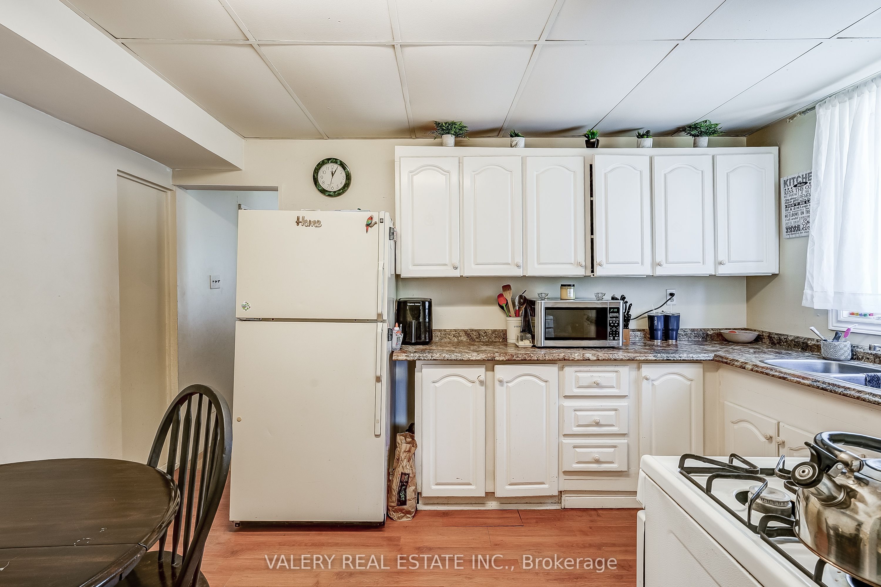 1004 Lake Drive E Property Photo 20