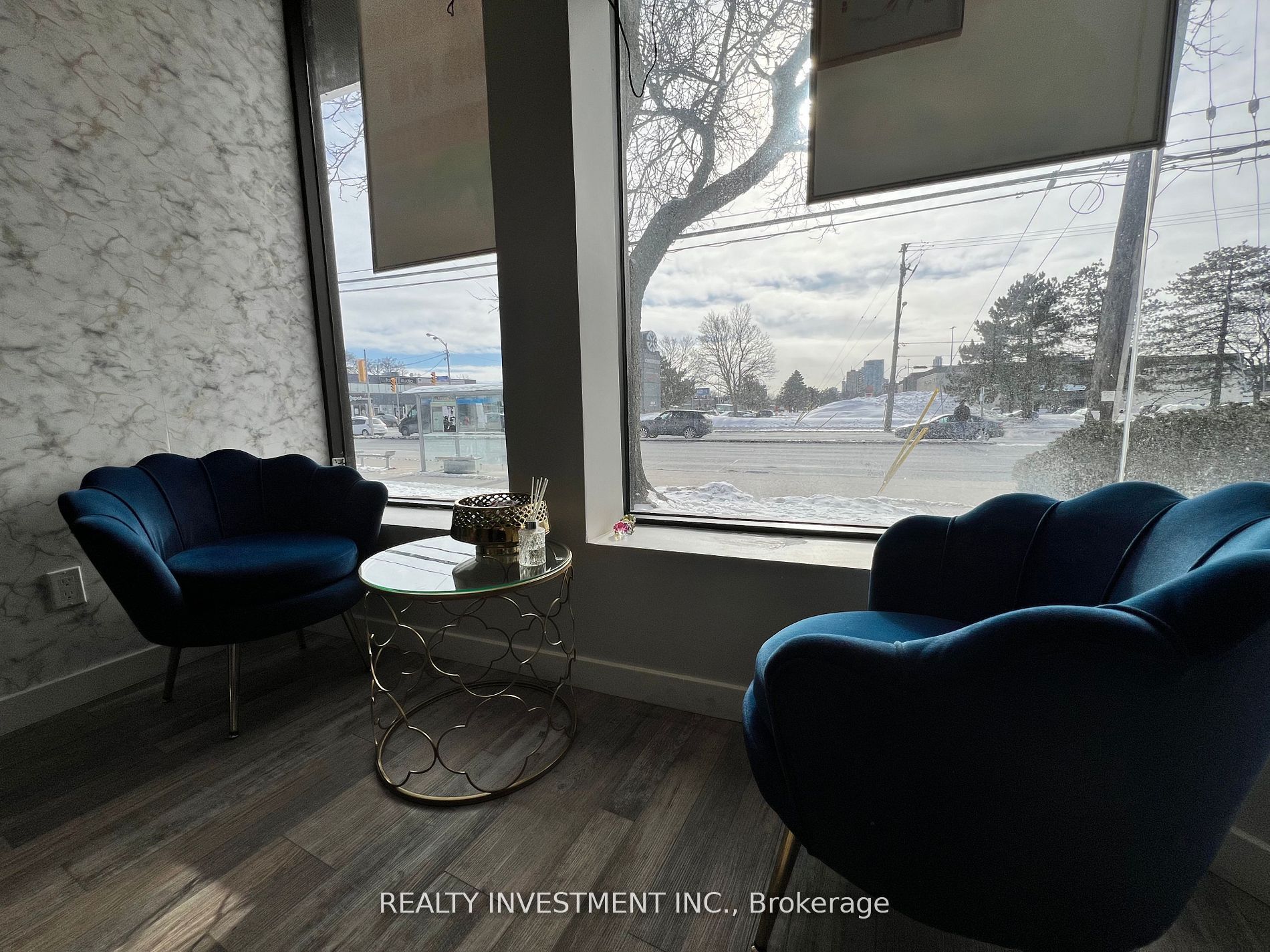 #2 - 2 Steeles Avenue Property Photo 7