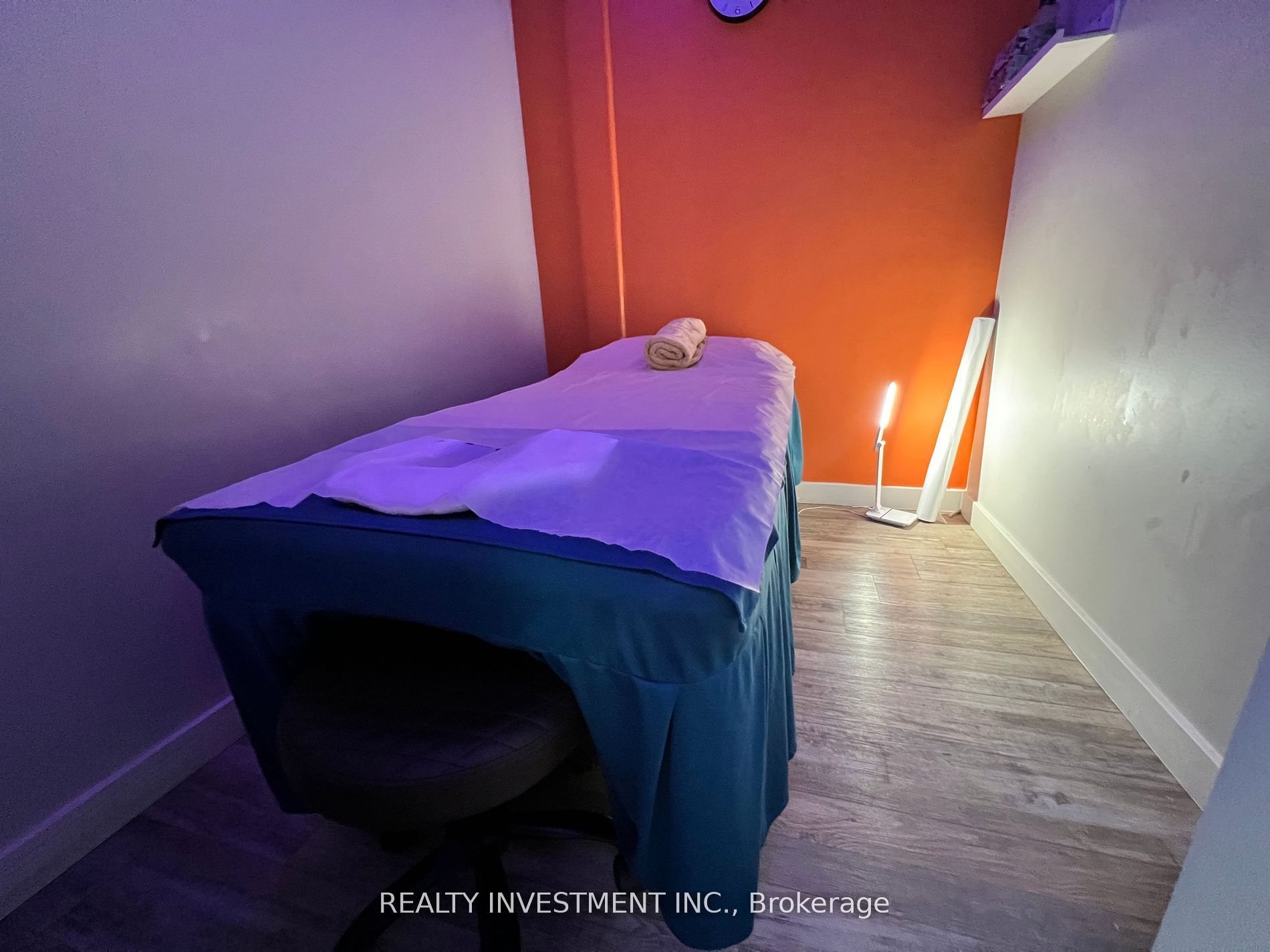 #2 - 2 Steeles Avenue Property Photo 14