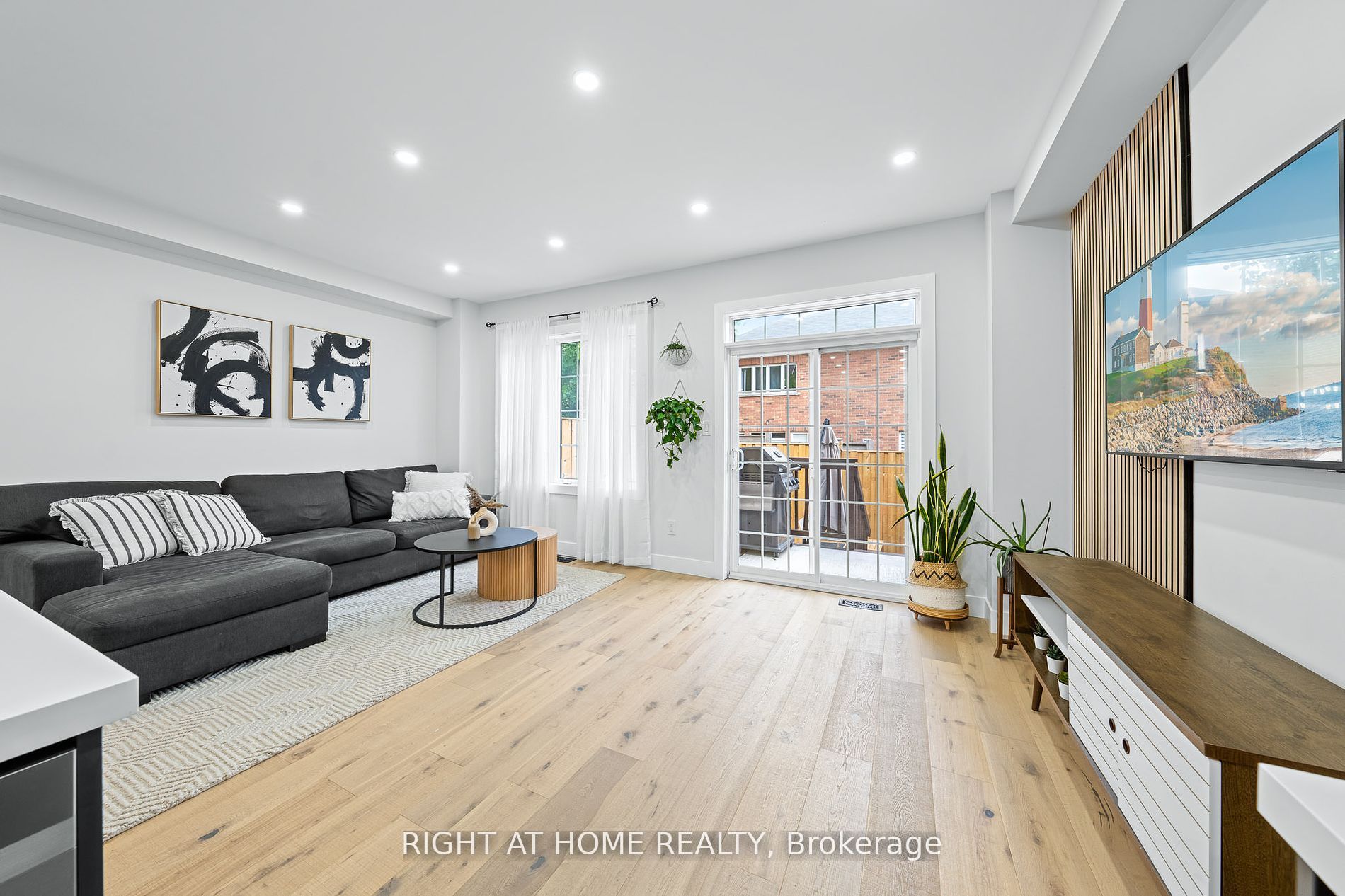 #13 - 8777 Dufferin Street Property Photo 1