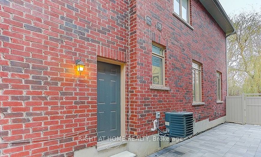 41 Portage Avenue Property Photo 2