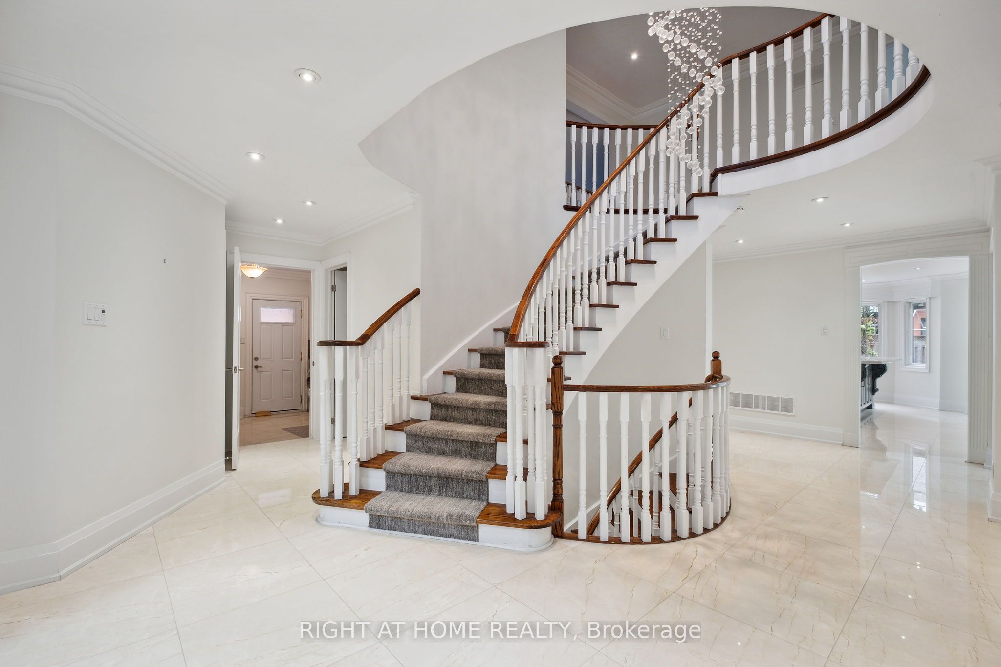101 Woodgreen Drive Property Photo 3