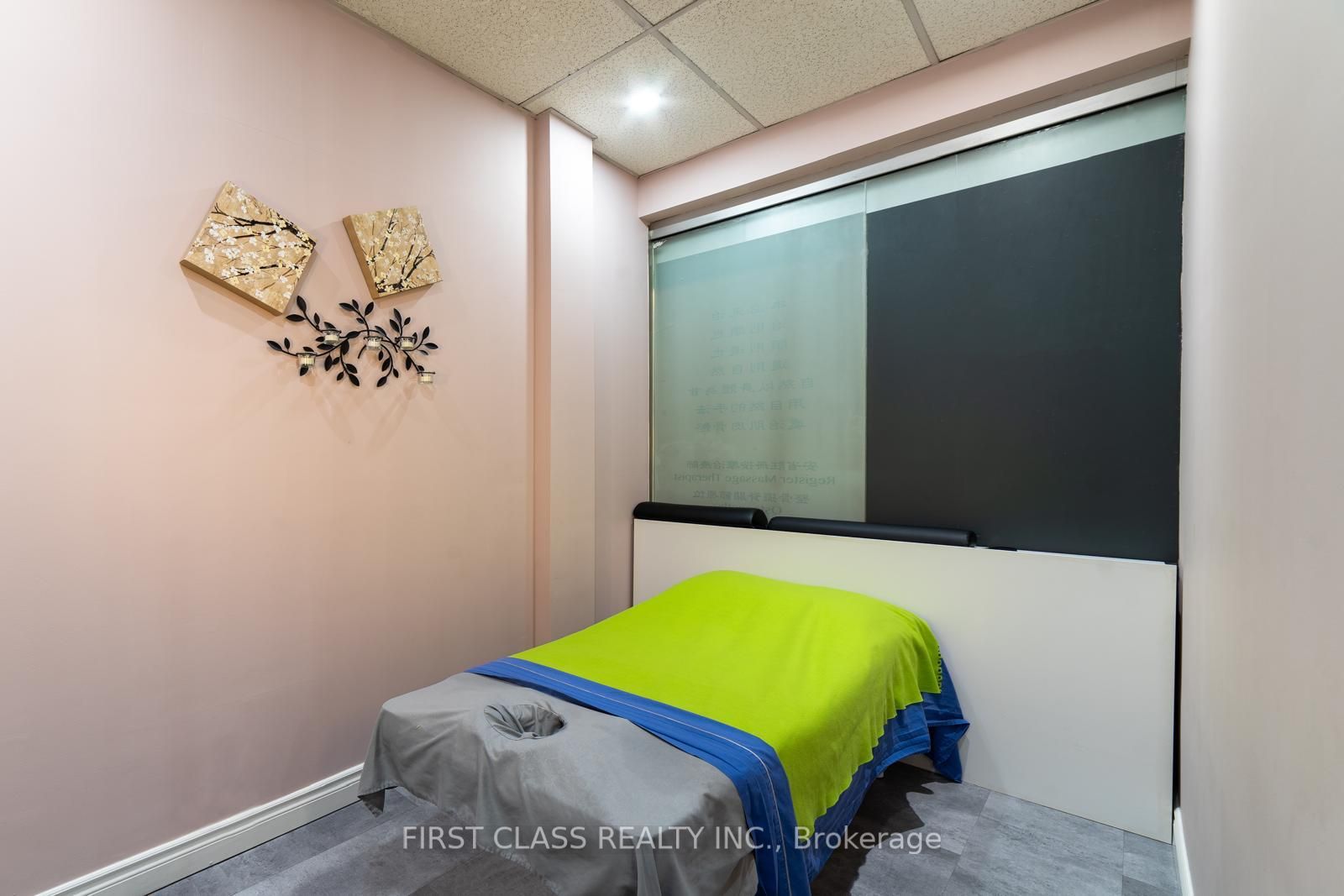 #2016 - 8333 Kennedy Road Property Photo 3