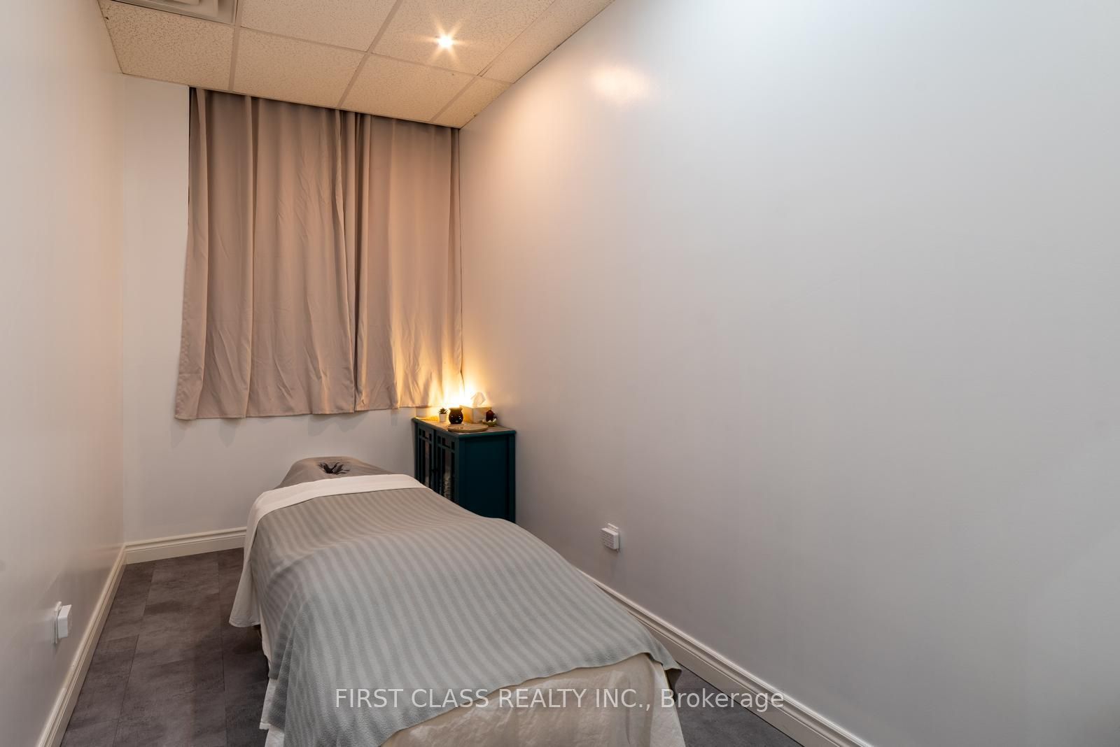 #2016 - 8333 Kennedy Road Property Photo 4