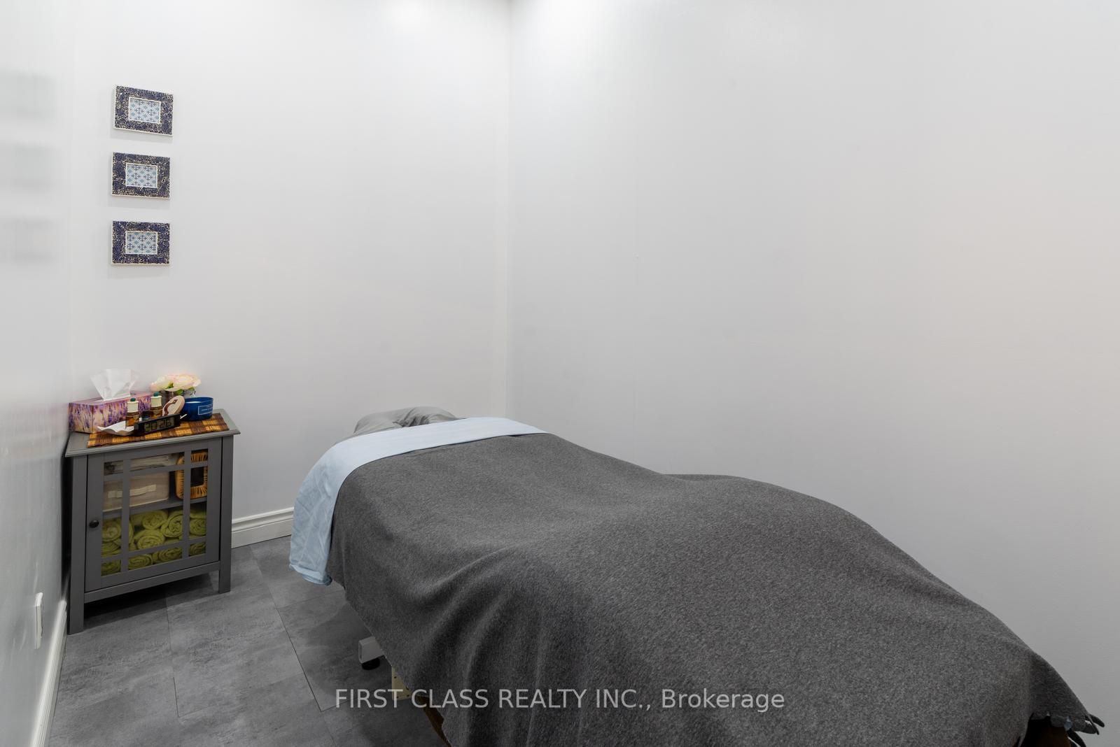 #2016 - 8333 Kennedy Road Property Photo 5