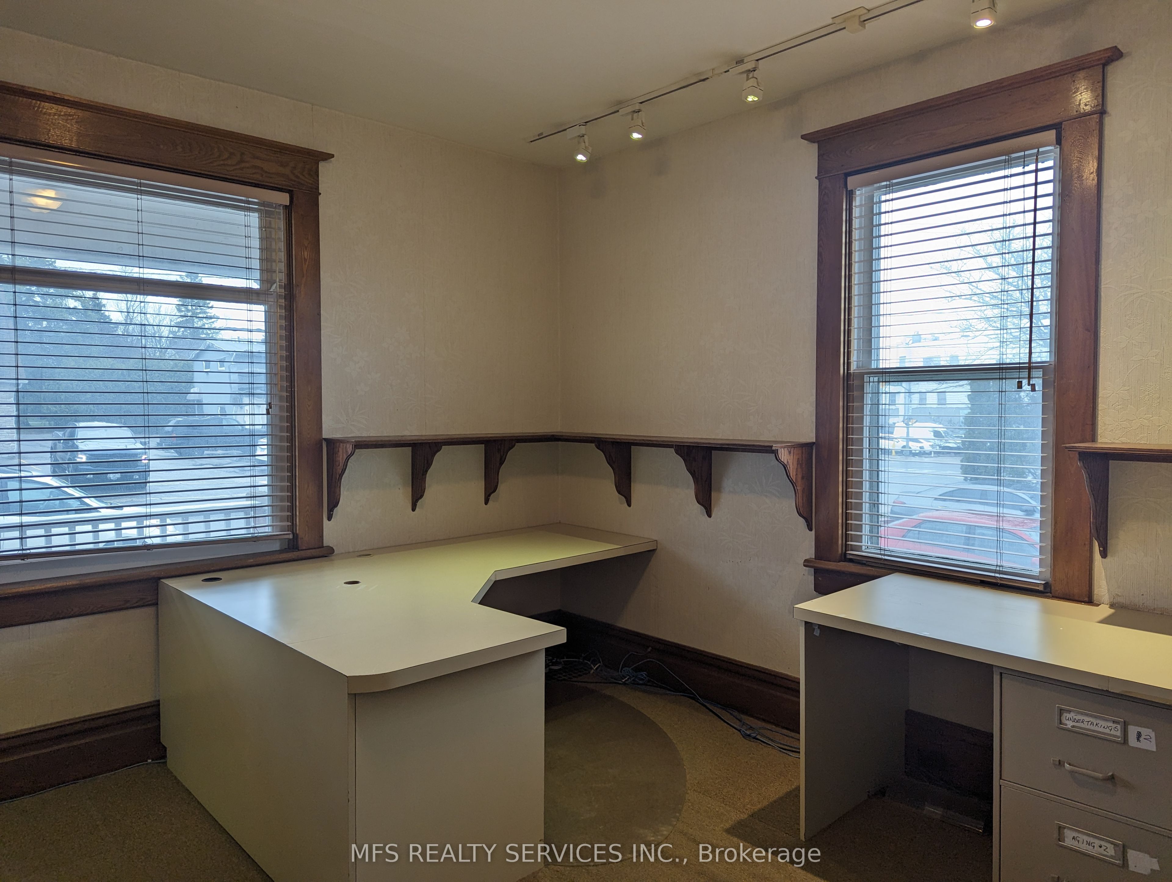 11 Brock St E Property Photo 6