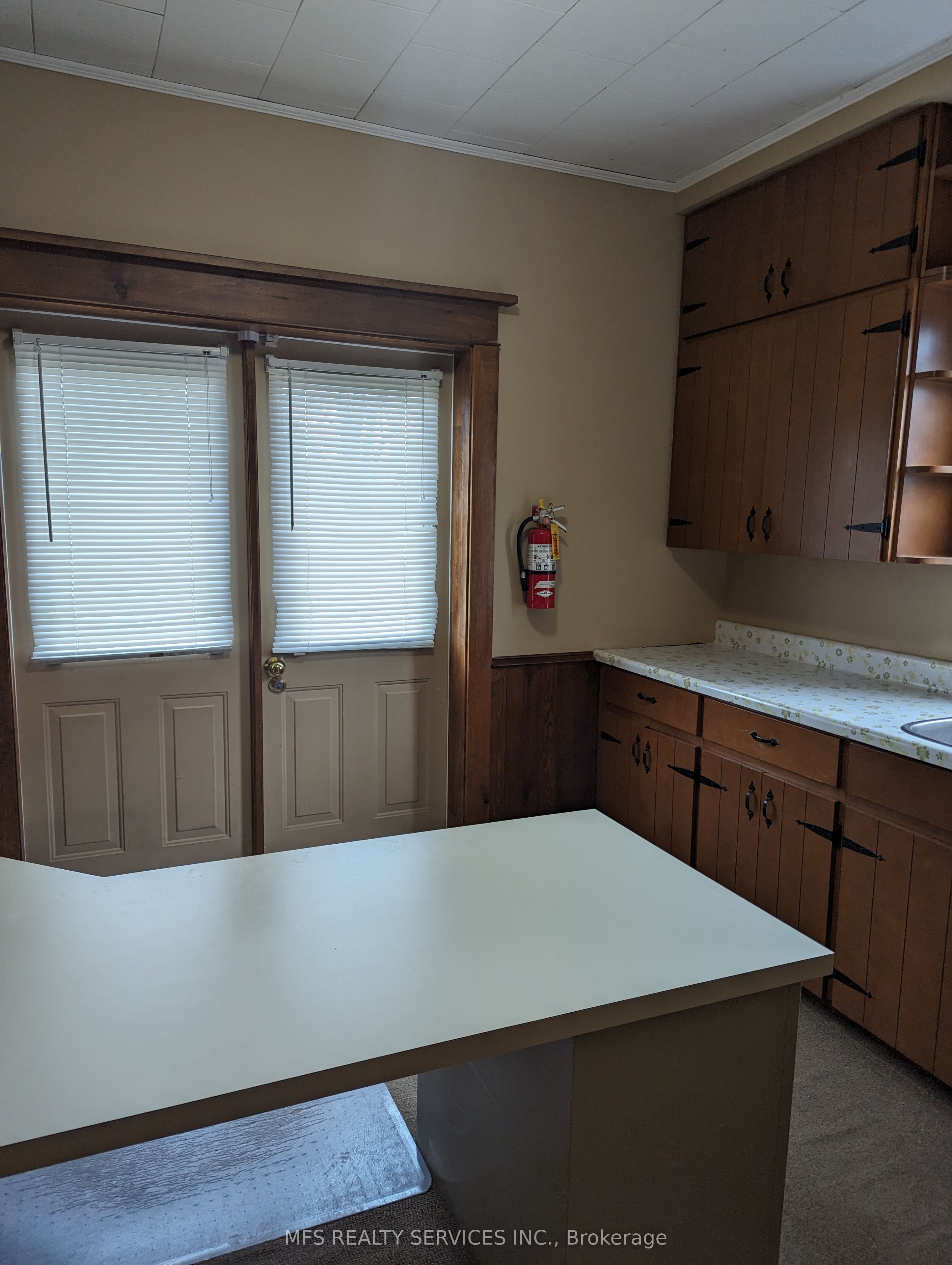 11 Brock St E Property Photo 9