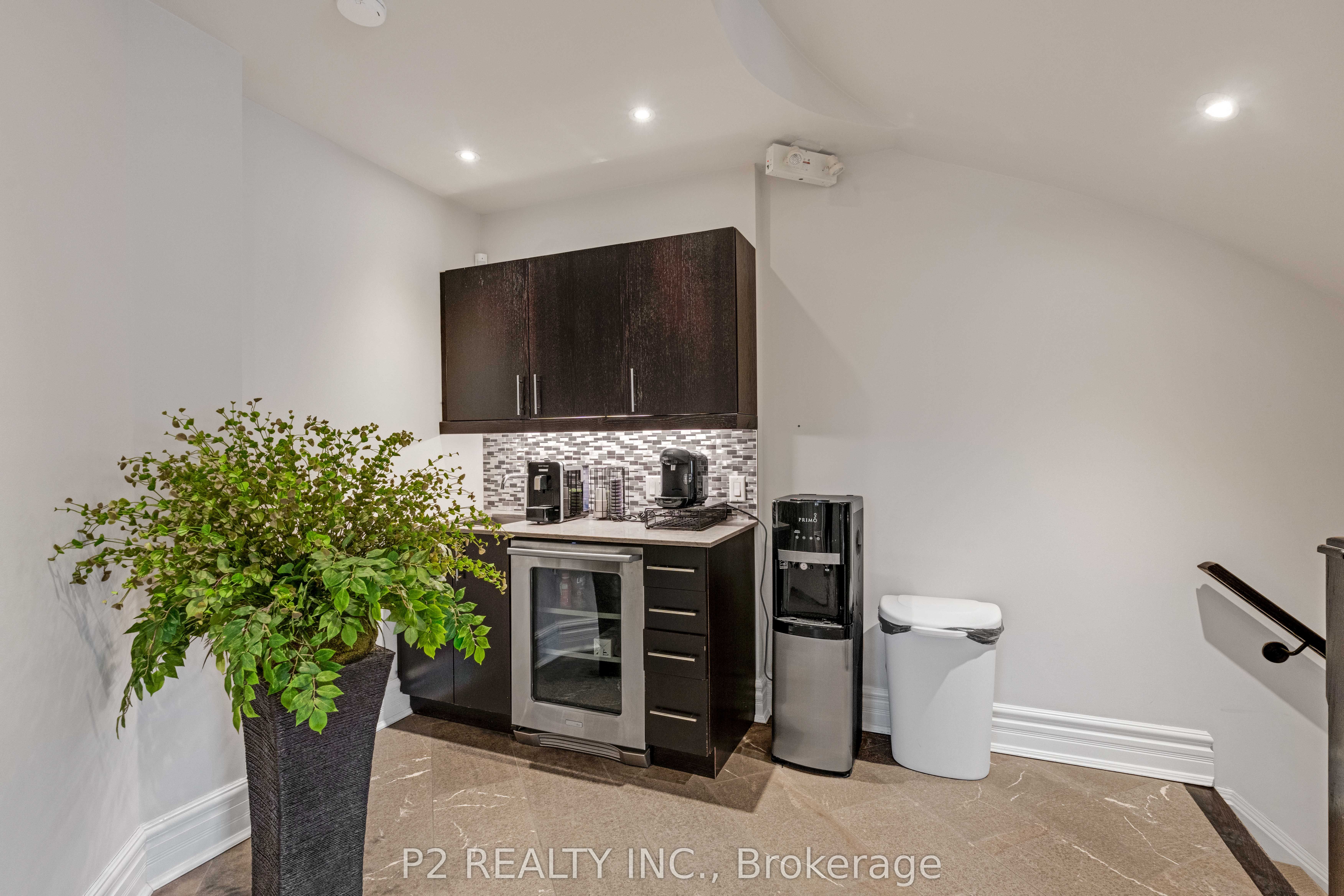 30 Wertheim Ct Property Photo 8