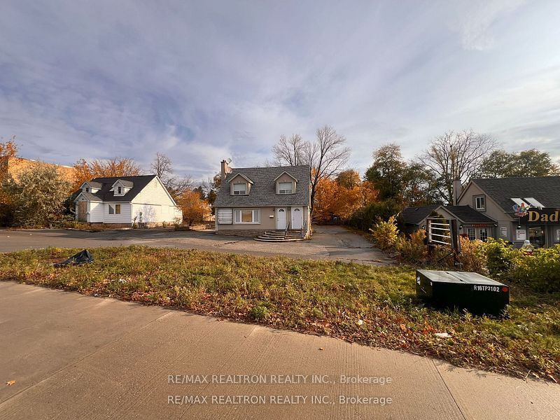 9883 Yonge Street Property Photo 1
