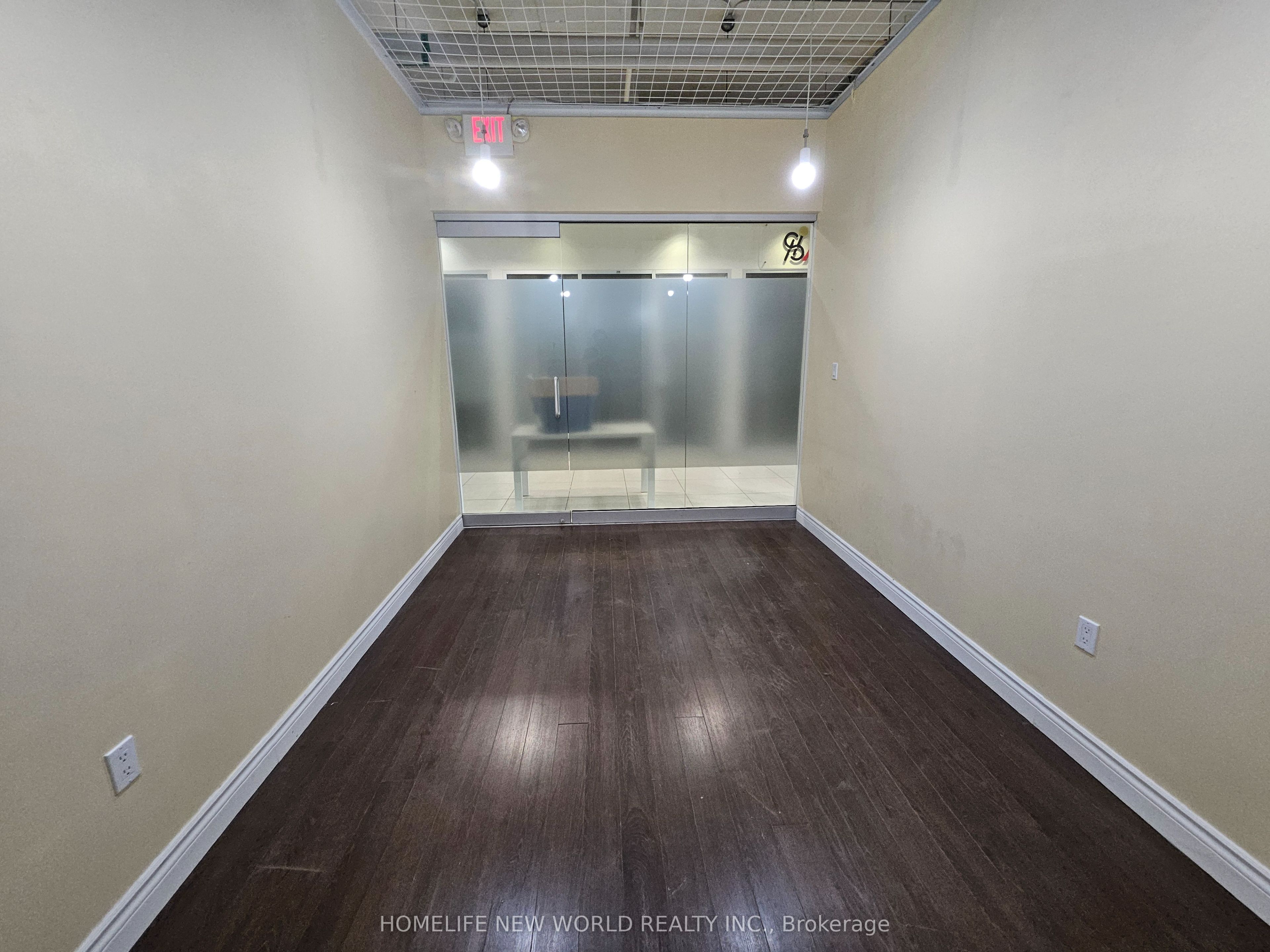 7181 Yonge St Property Photo 6