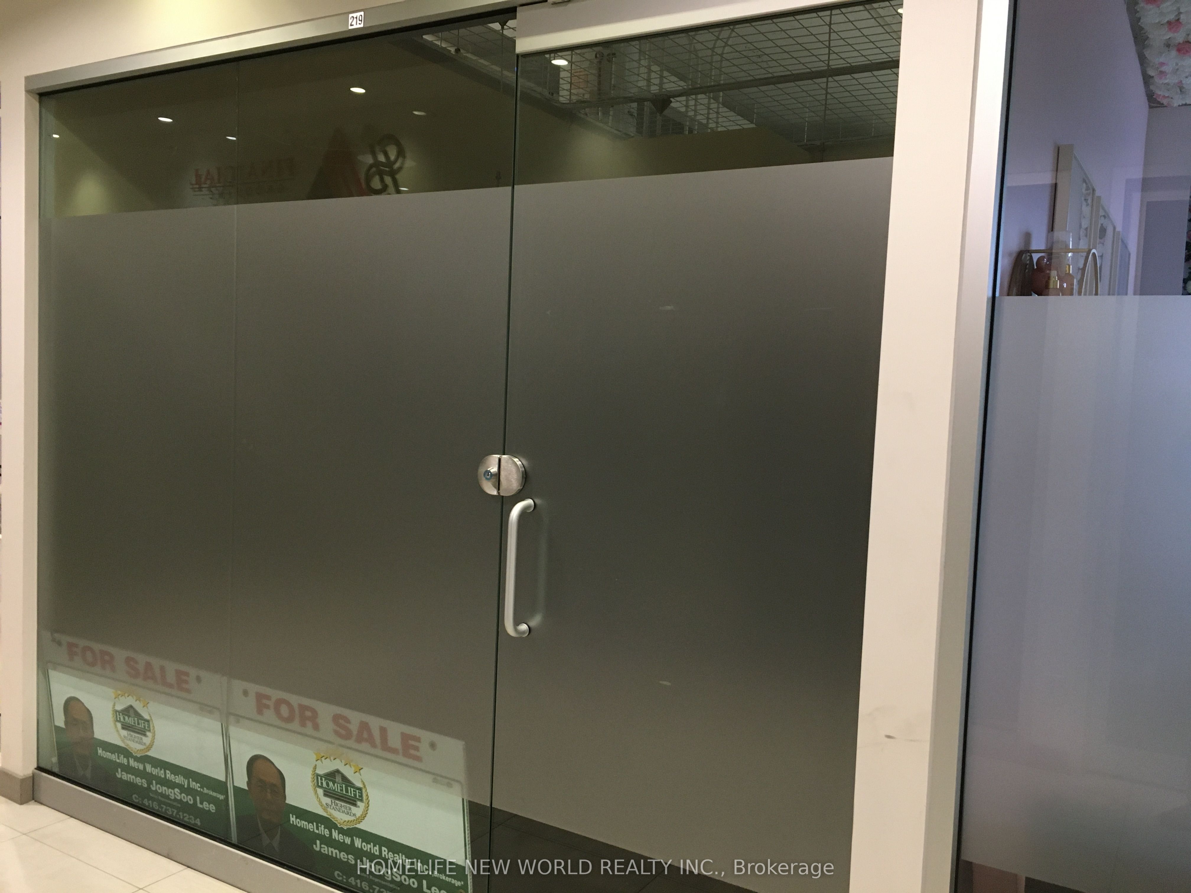7181 Yonge St Property Photo 10