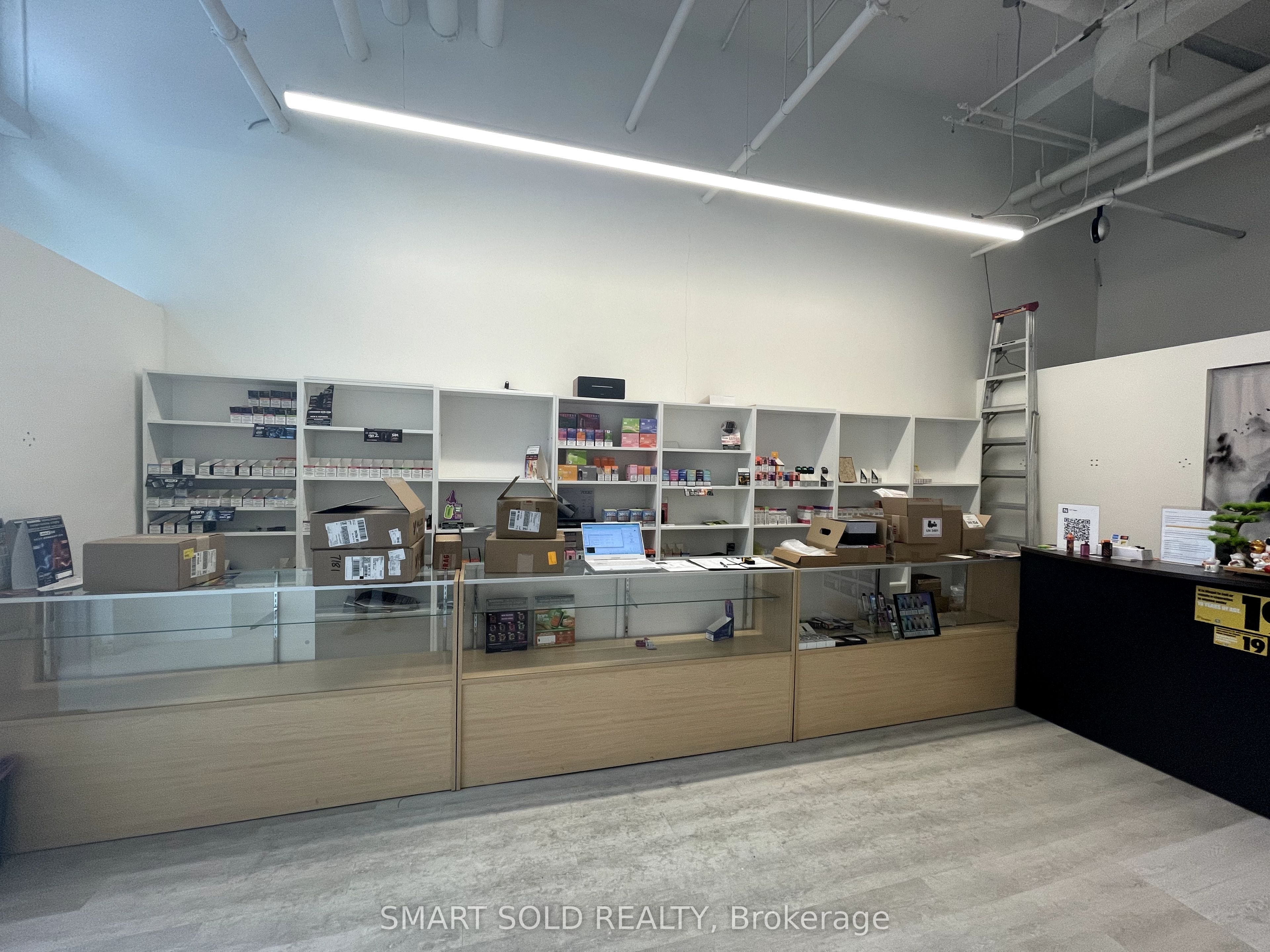 #14 - 7181 Yonge Street Property Photo 1