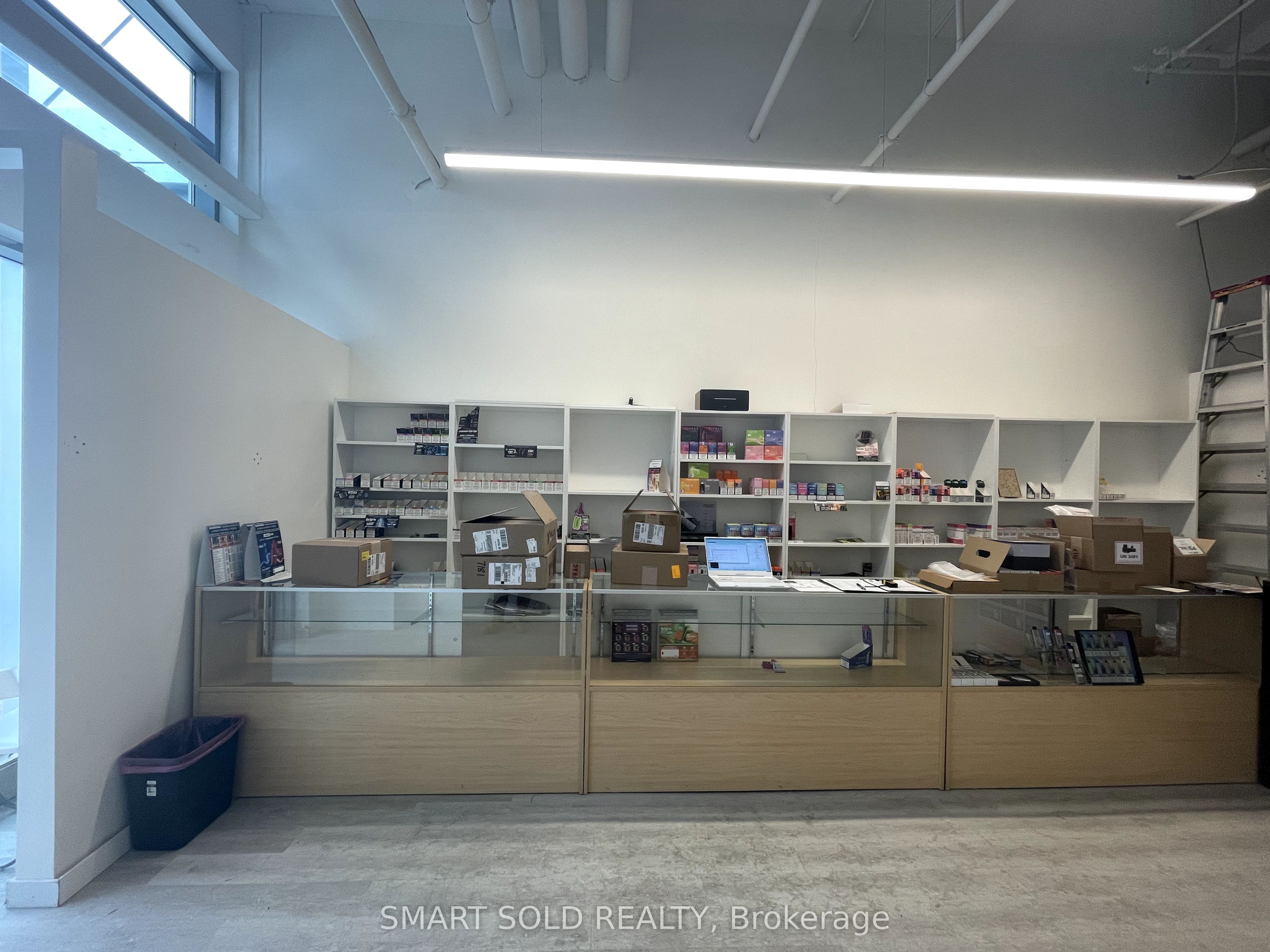 #14 - 7181 Yonge Street Property Photo 2