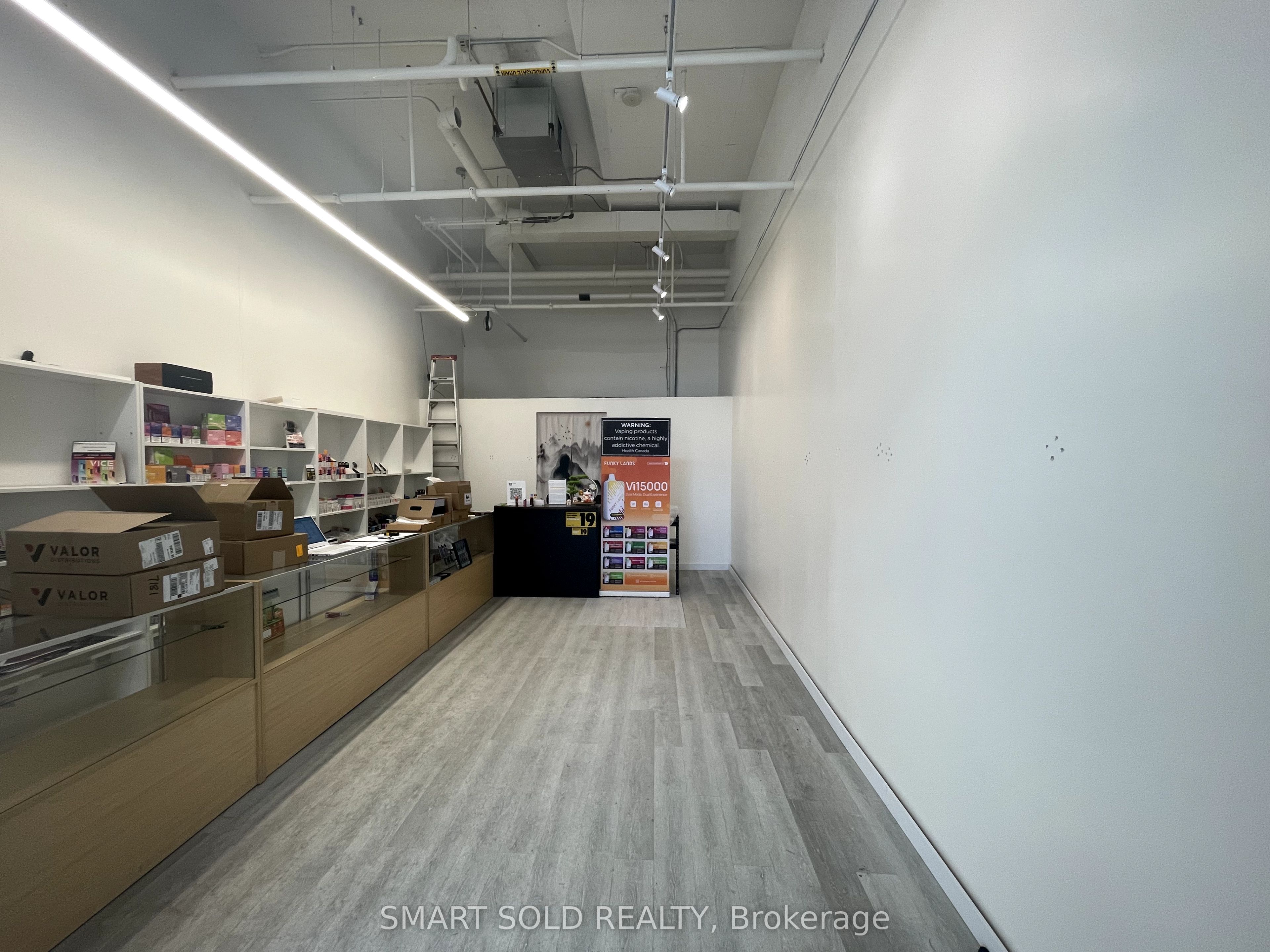 #14 - 7181 Yonge Street Property Photo 4