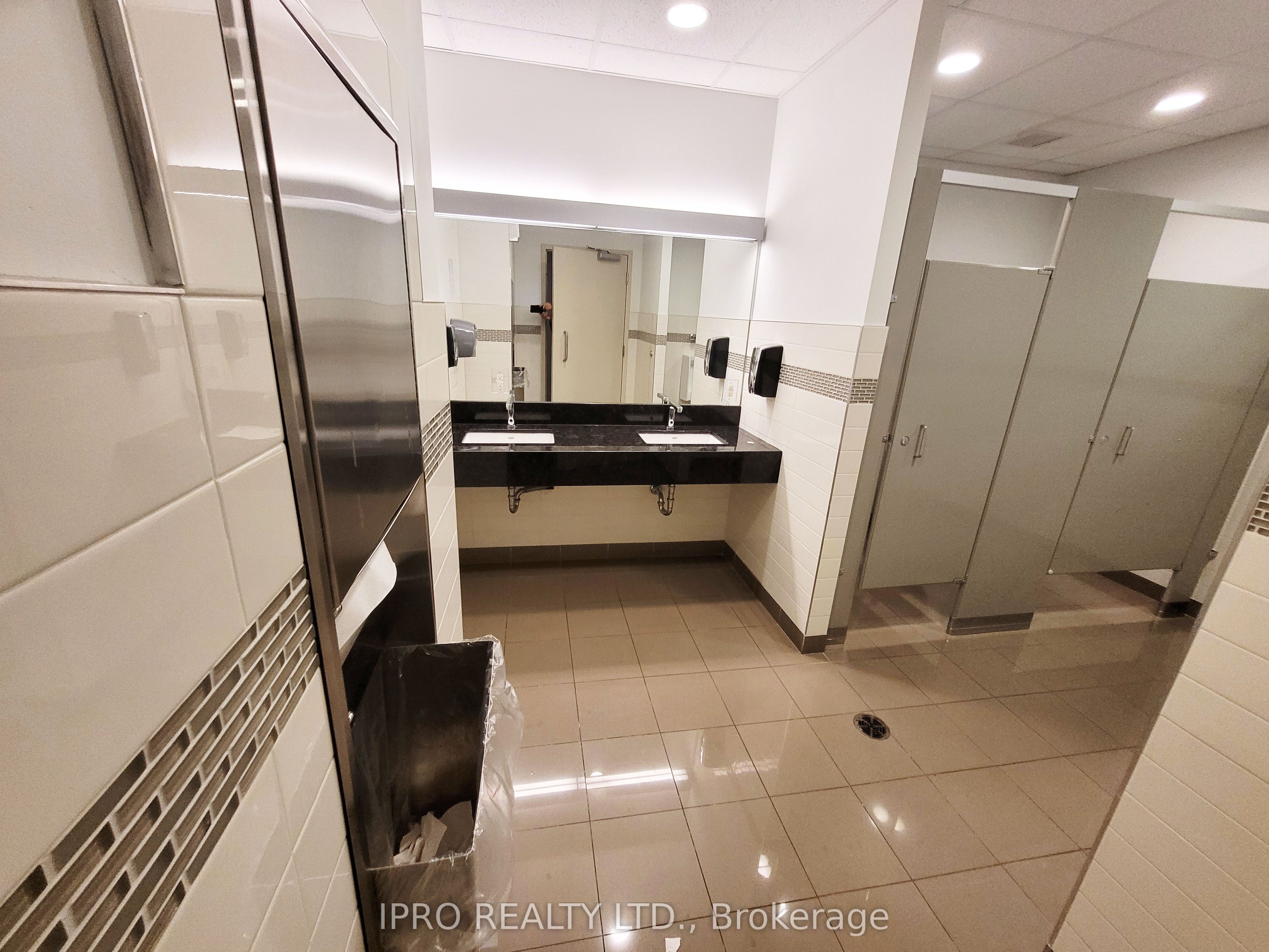 #911 - 7191 Yonge Street Property Photo 22