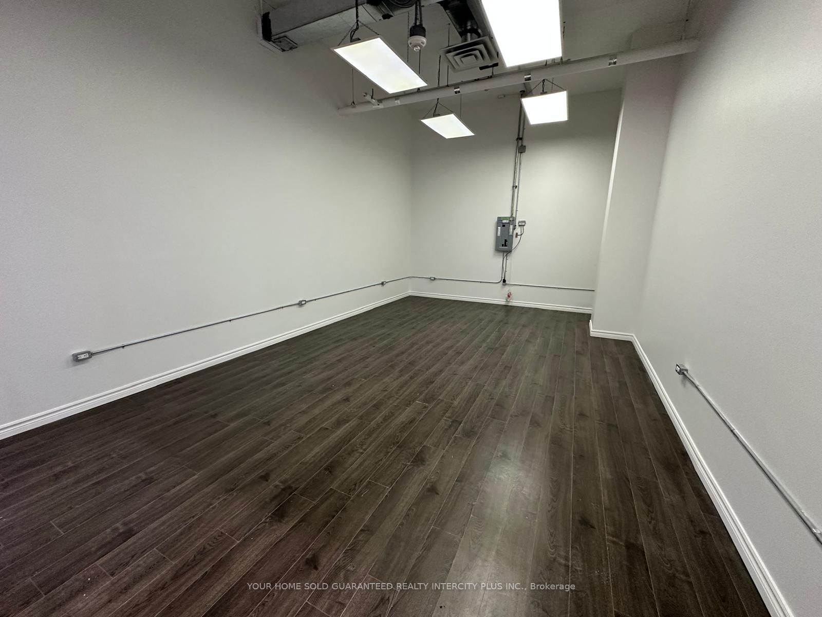 #262 - 7777 Weston Road Property Photo 2