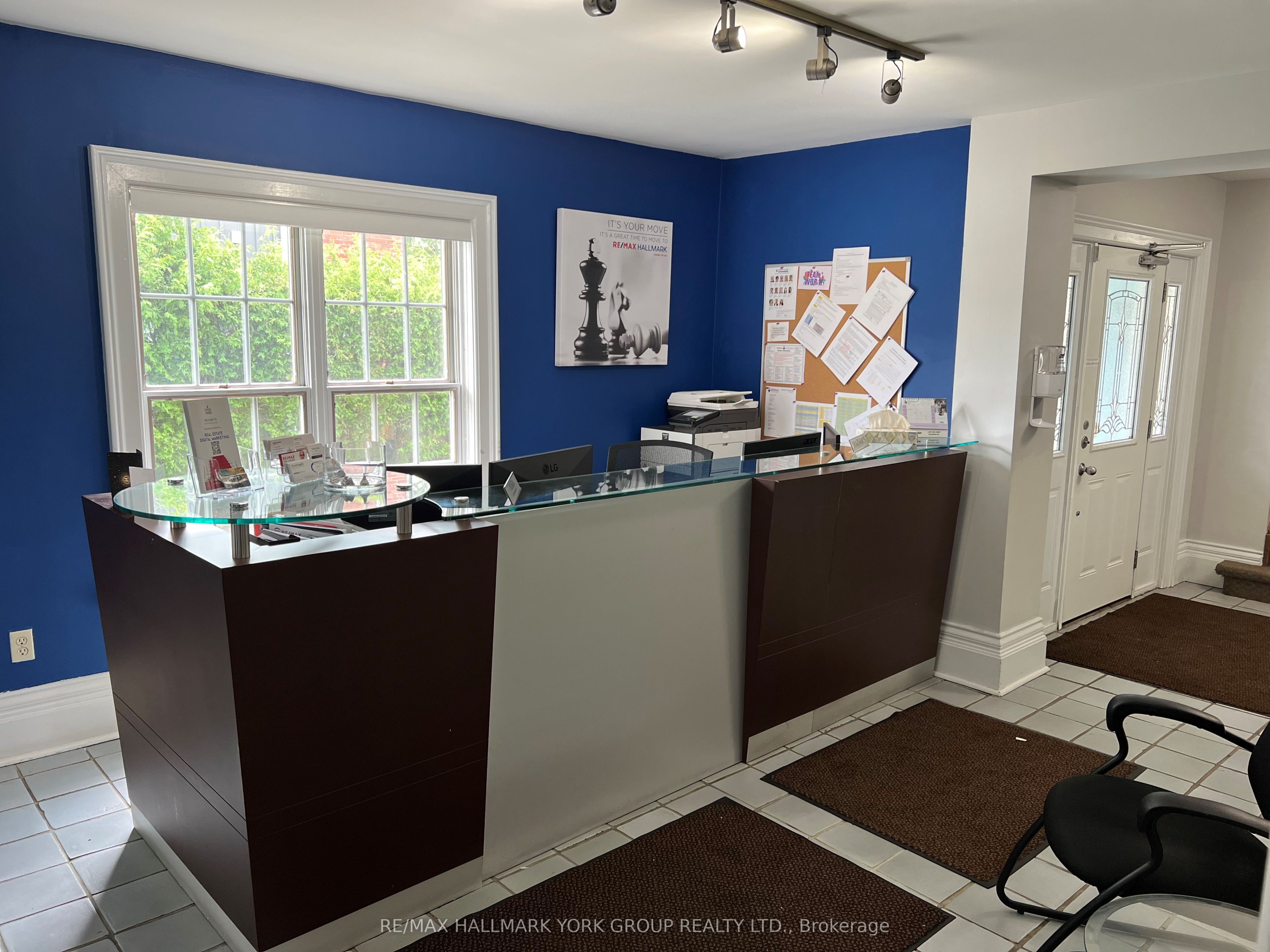 15004 Yonge Street Property Photo 9