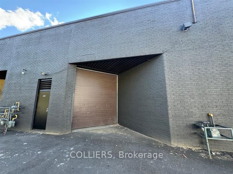 #207 - 2600 John Street Property Photo 6