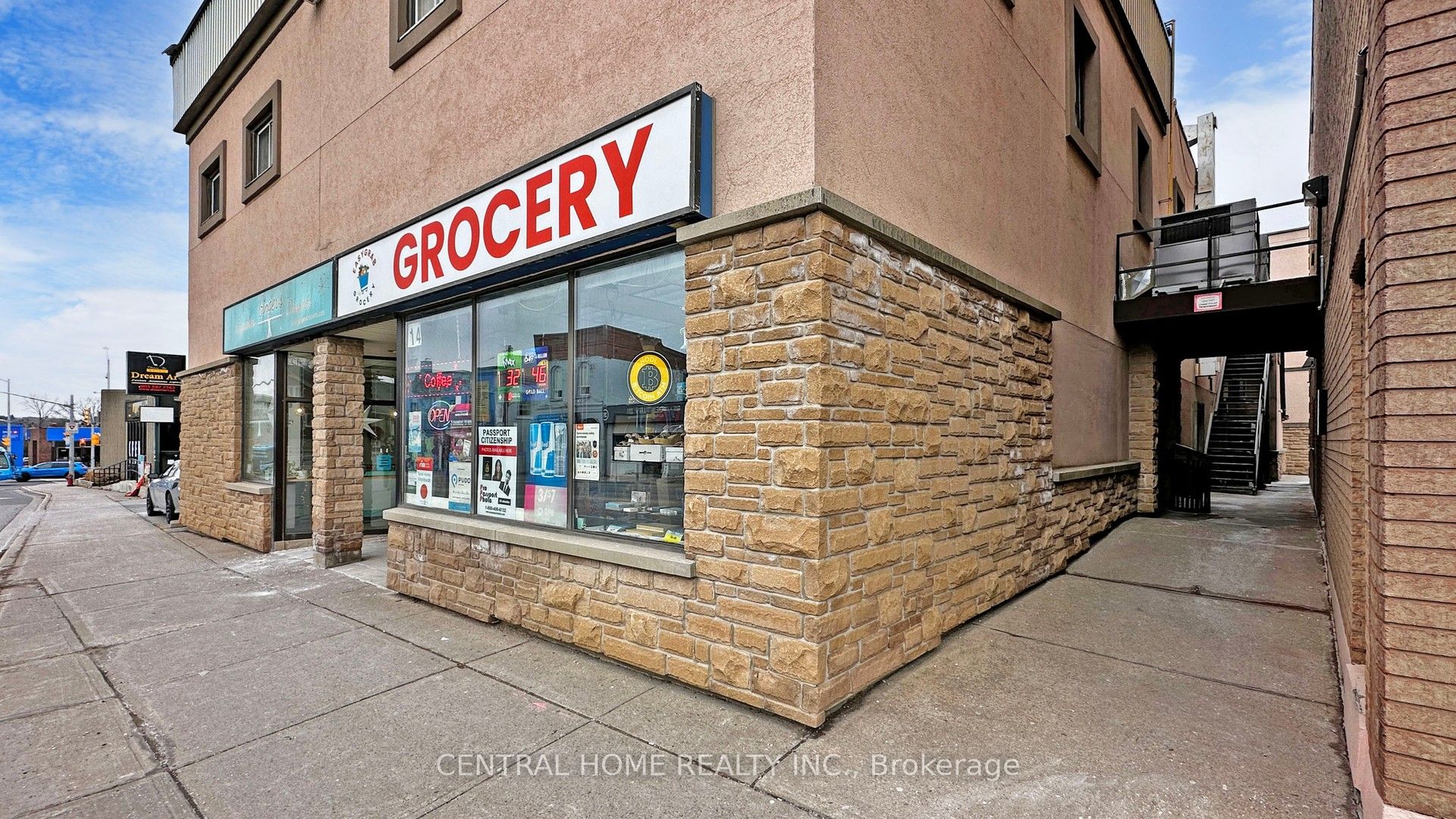 #1 - 14 Wellington Street Property Photo 2