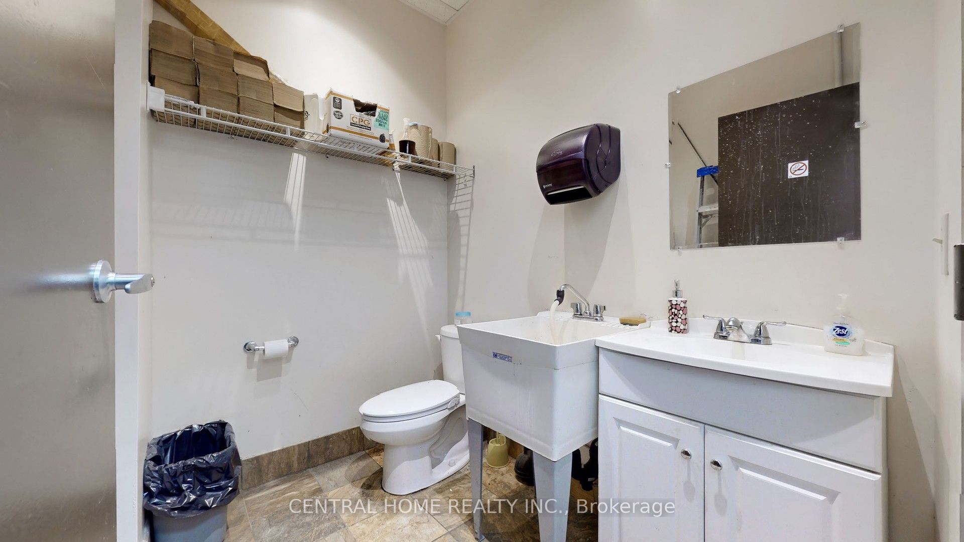 #1 - 14 Wellington Street Property Photo 25