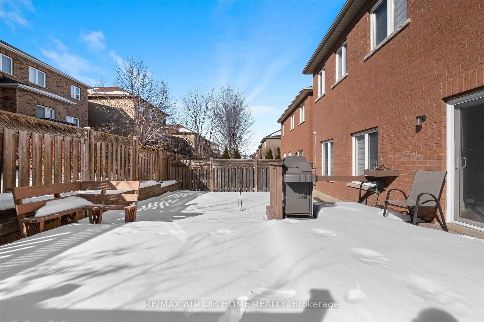 162 Bathurst Glen Drive Property Photo 24