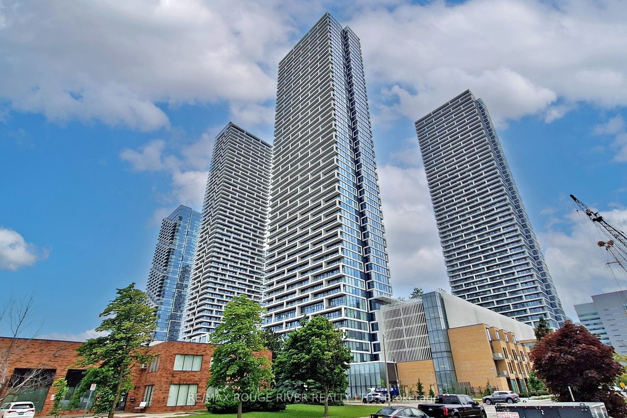 #603 - 898 Portage Parkway Property Photo
