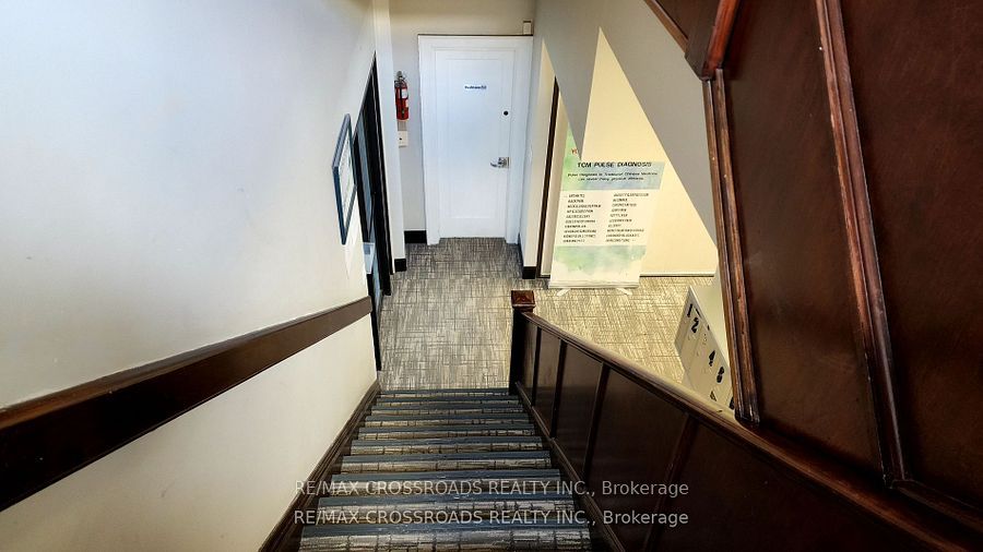 #4 - 15221 Yonge Street Property Photo 3
