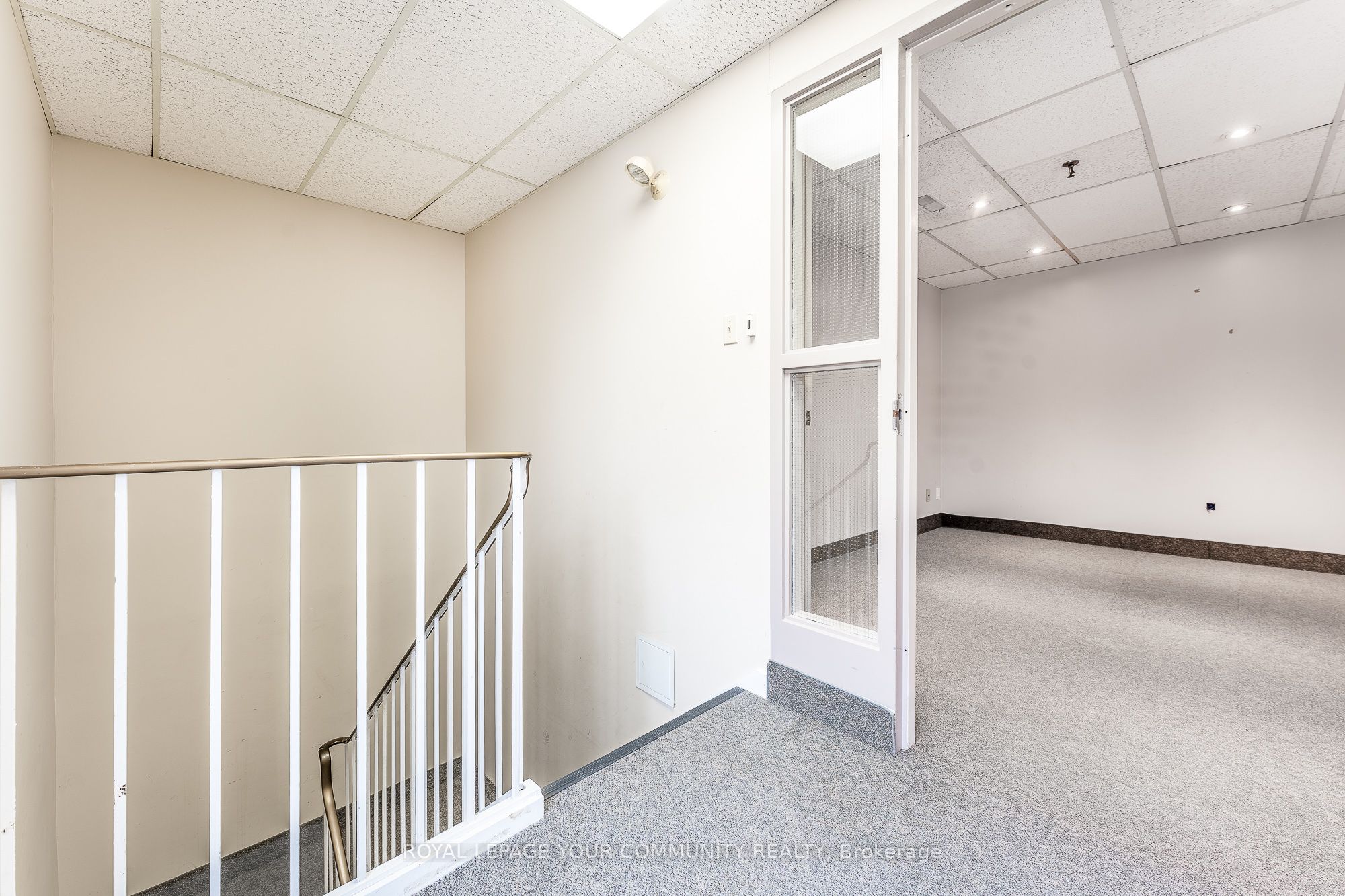 #11u - 400 Esna Park Drive Property Photo 1