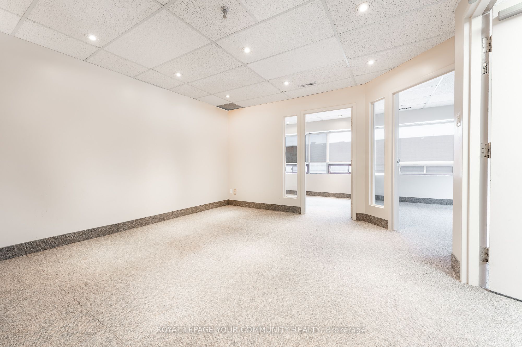 #11u - 400 Esna Park Drive Property Photo 3