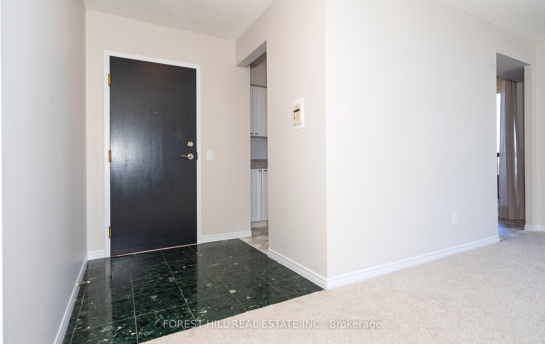 91 Townsgate Dr Property Photo 13
