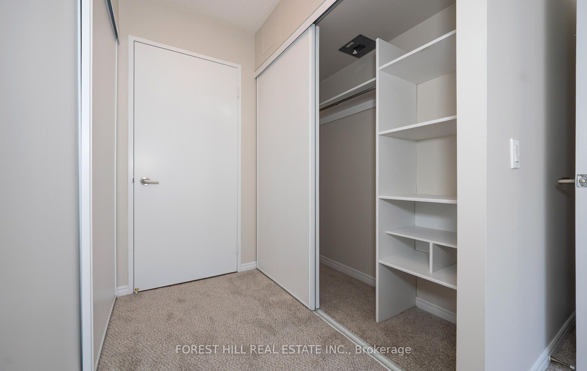 91 Townsgate Dr Property Photo 31