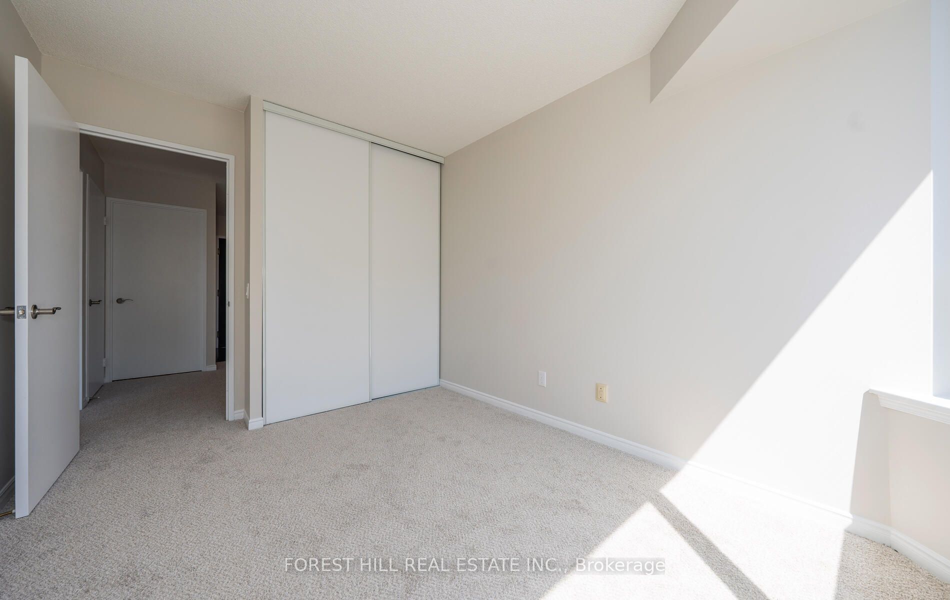 91 Townsgate Dr Property Photo 34