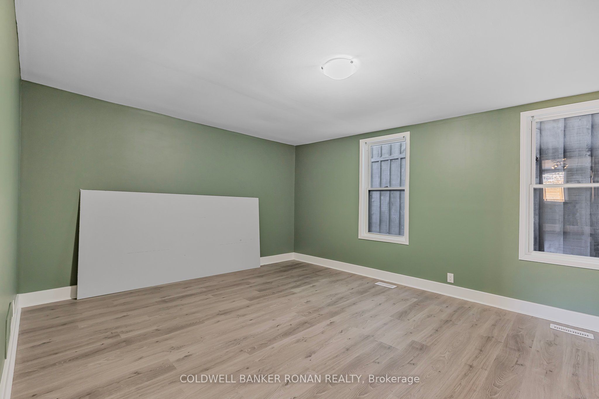 1 Property Photo 10