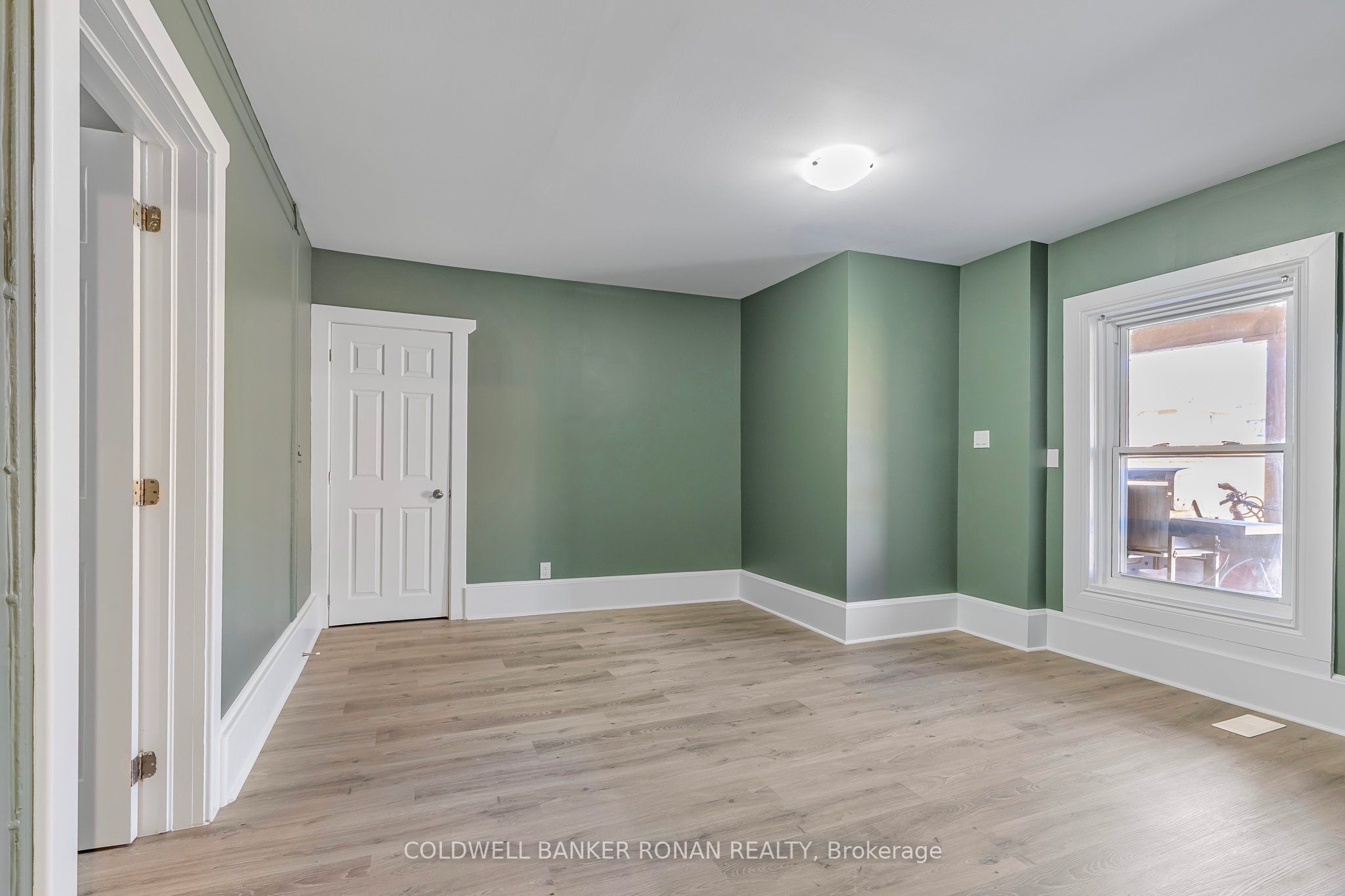 1 Property Photo 12