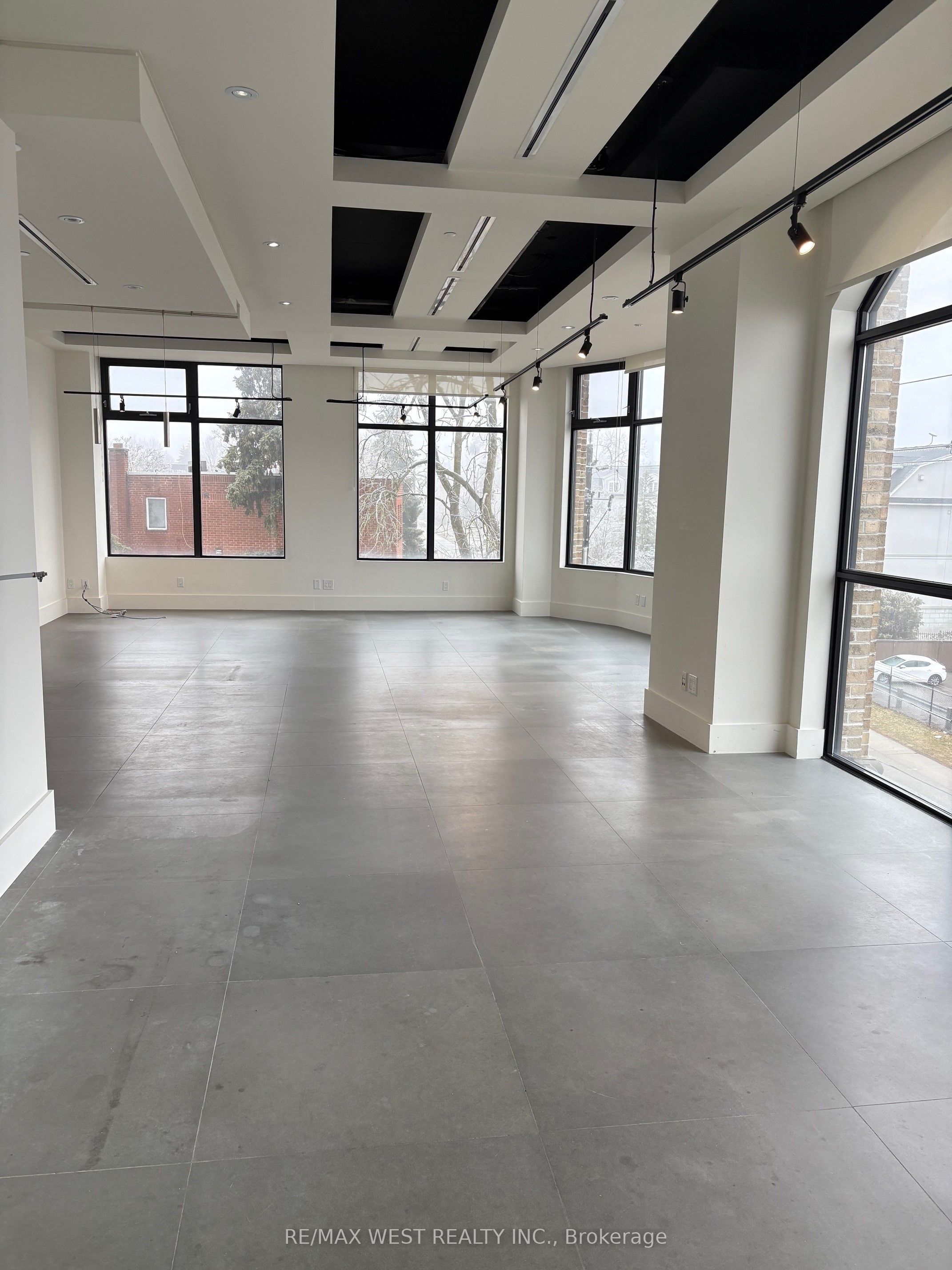 10376 Yonge Street 307-308 Property Photo 1