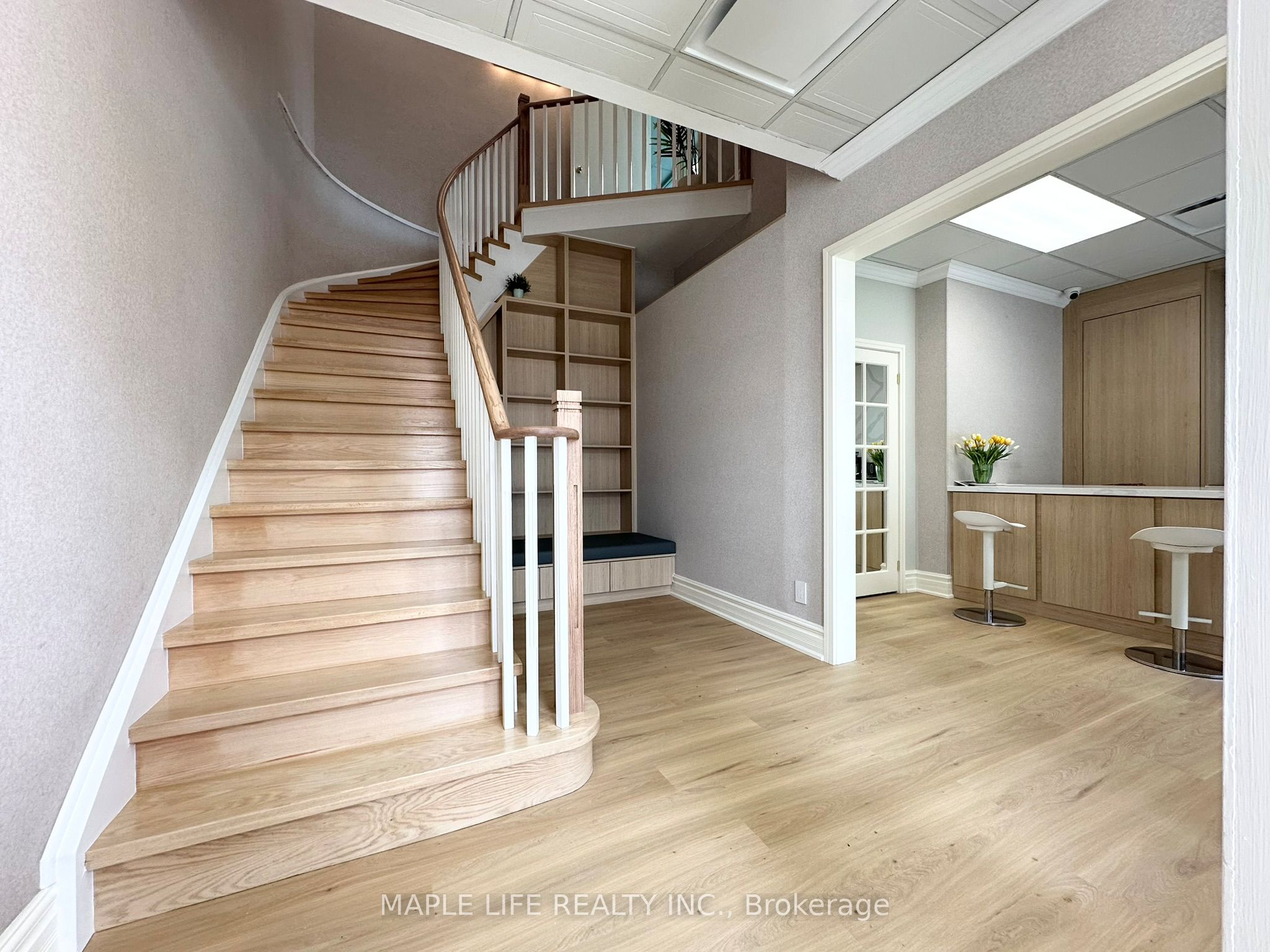 #5-b - 30 Wertheim Court Property Photo 3
