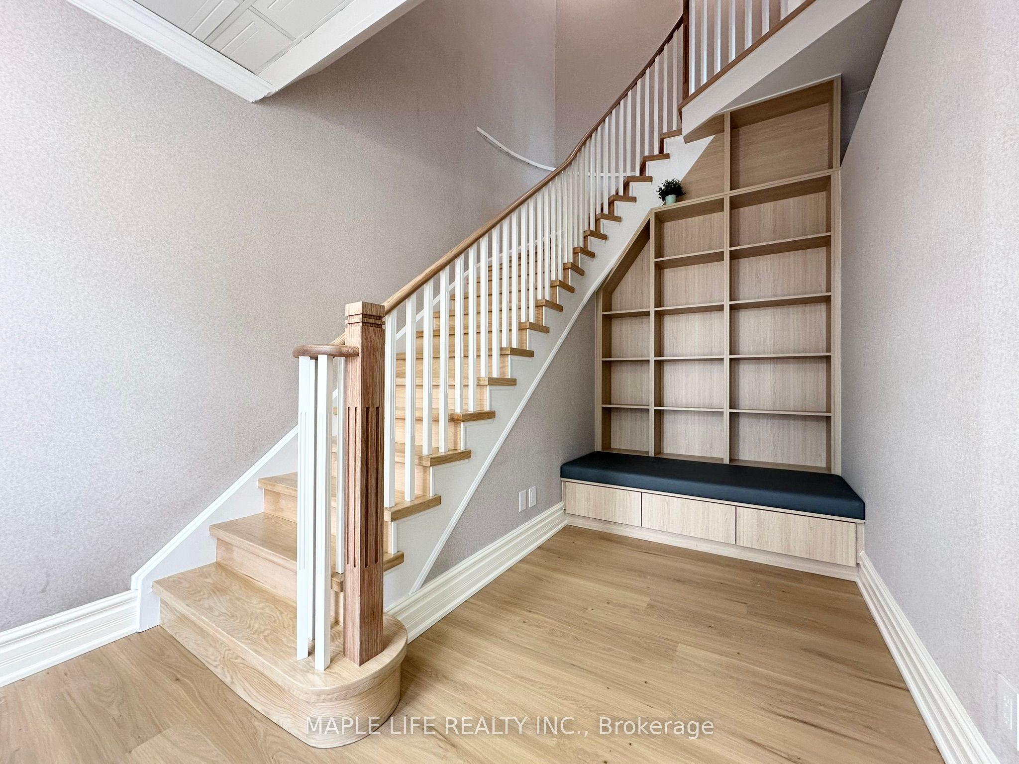 #5-b - 30 Wertheim Court Property Photo 4